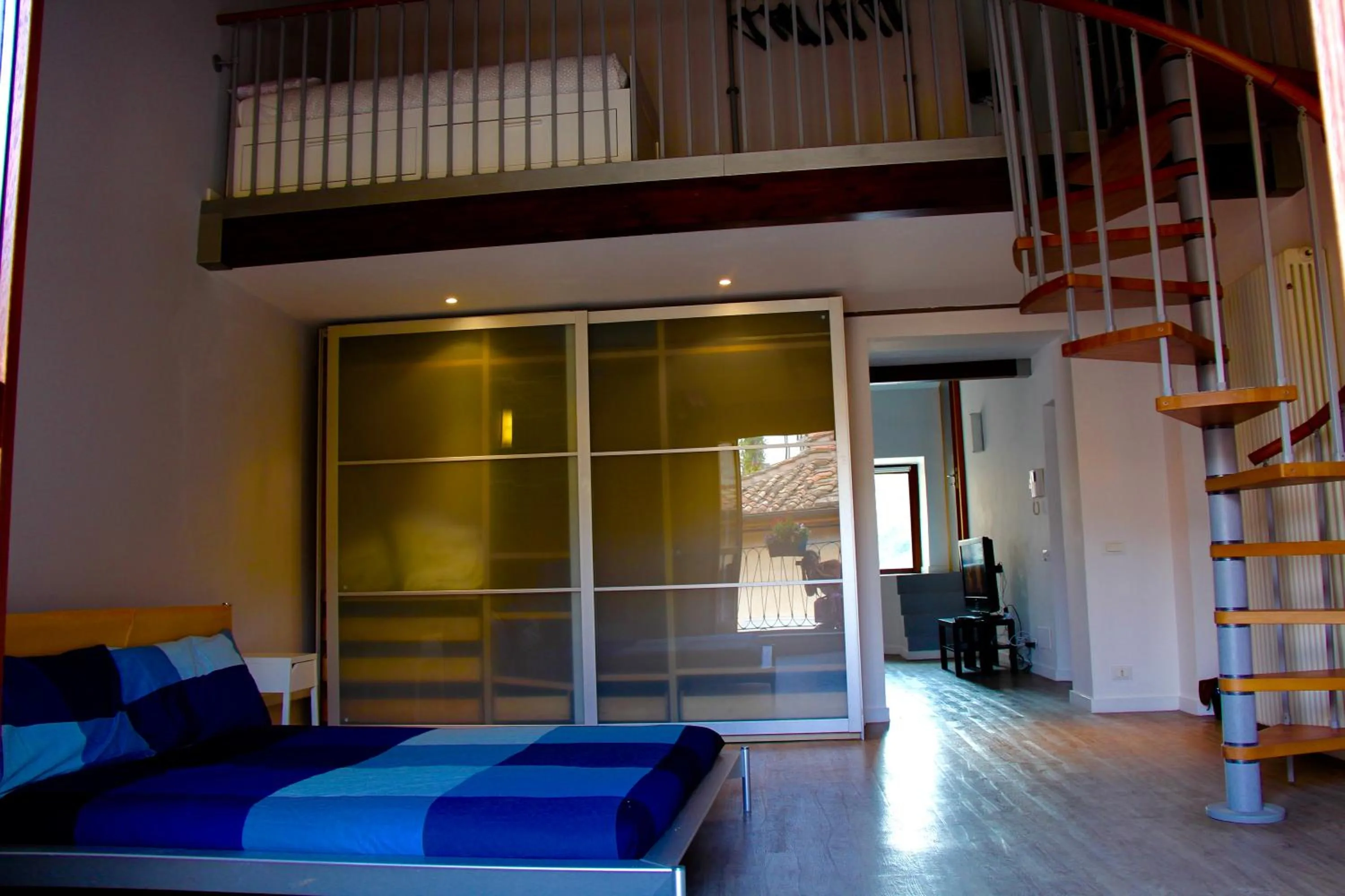 Bedroom in iRooms Central Station