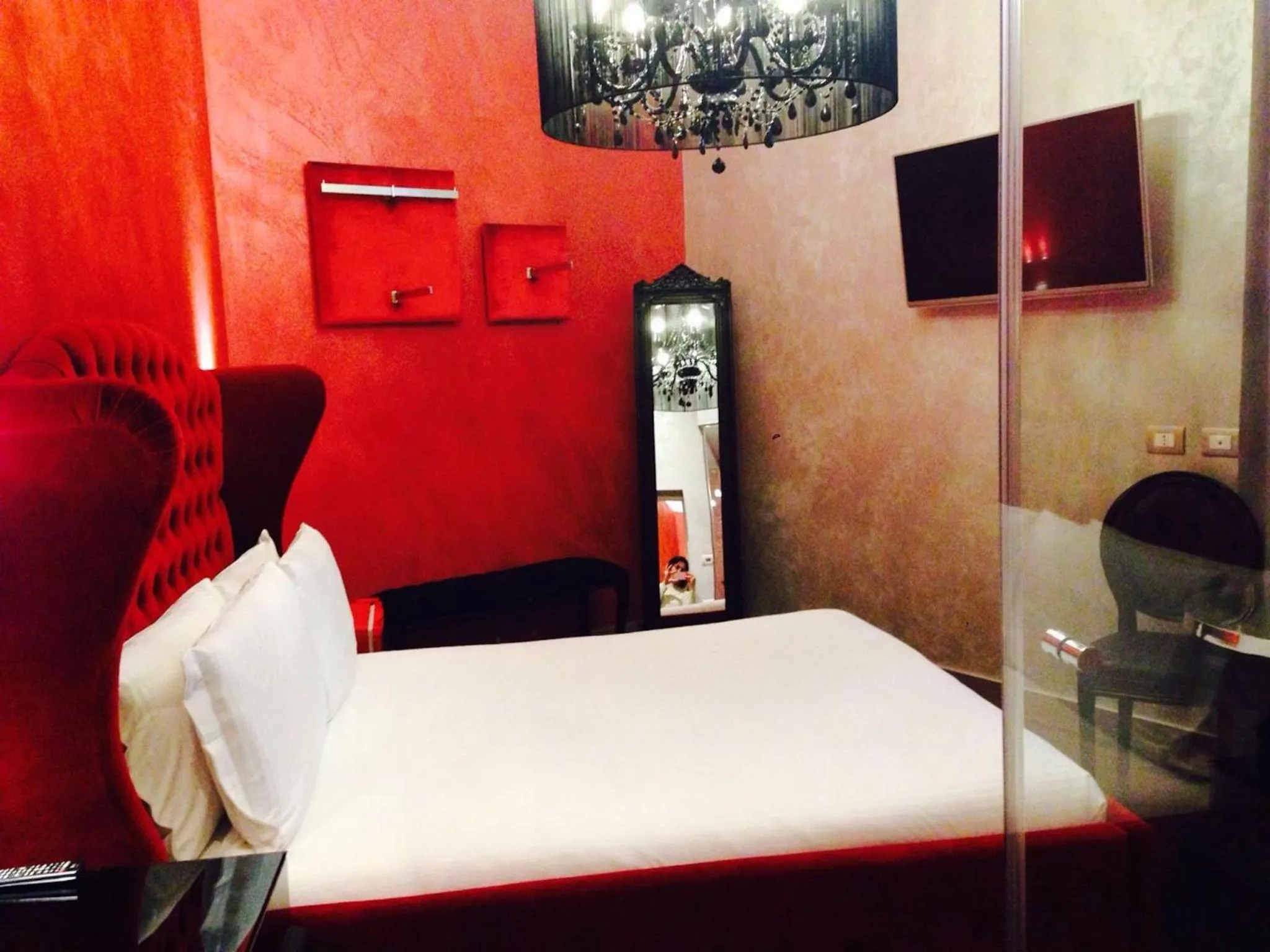 Photo of the whole room, Bed in iRooms Central Station