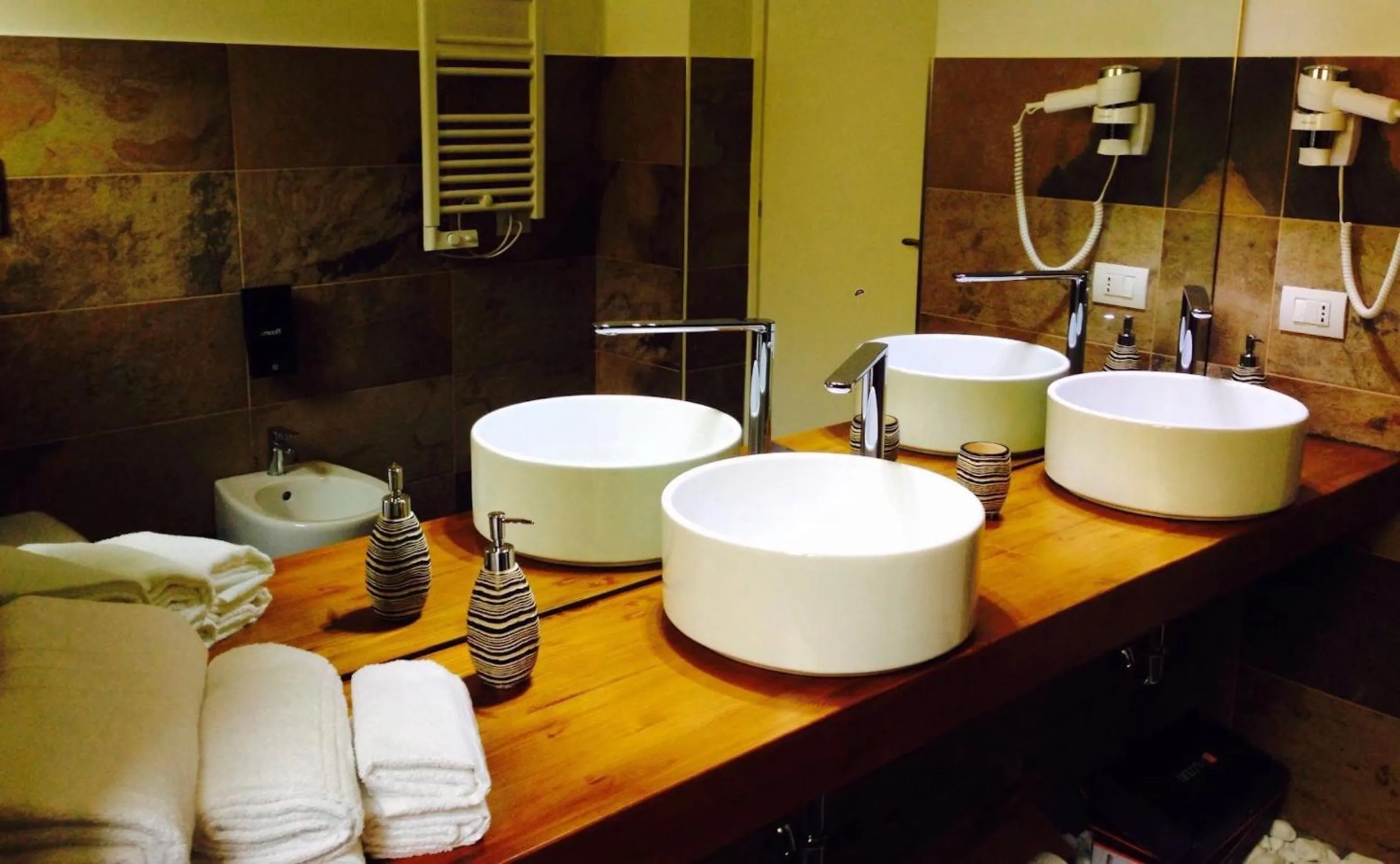 Photo of the whole room in iRooms Central Station