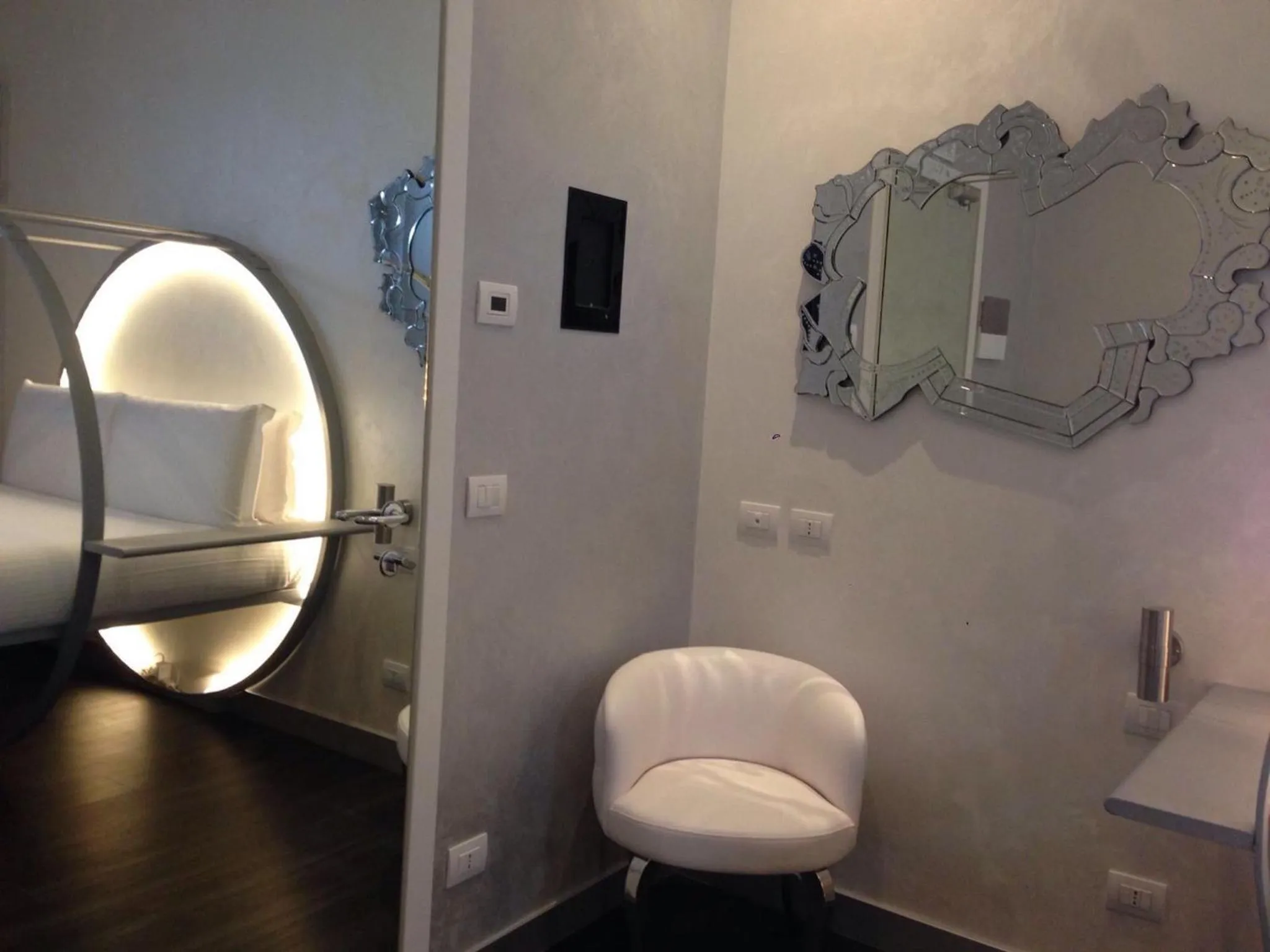 Photo of the whole room in iRooms Central Station