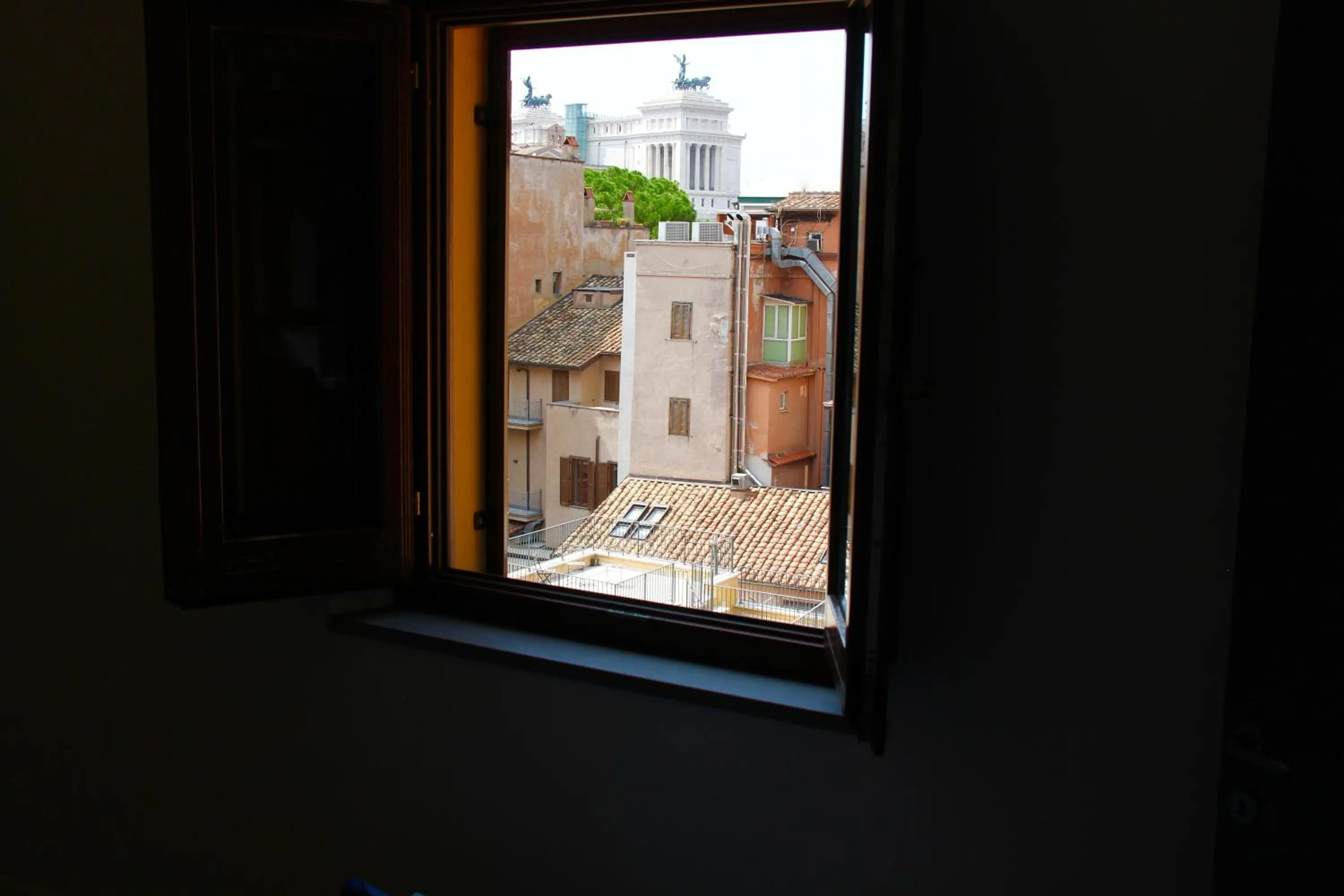 City view in iRooms Central Station