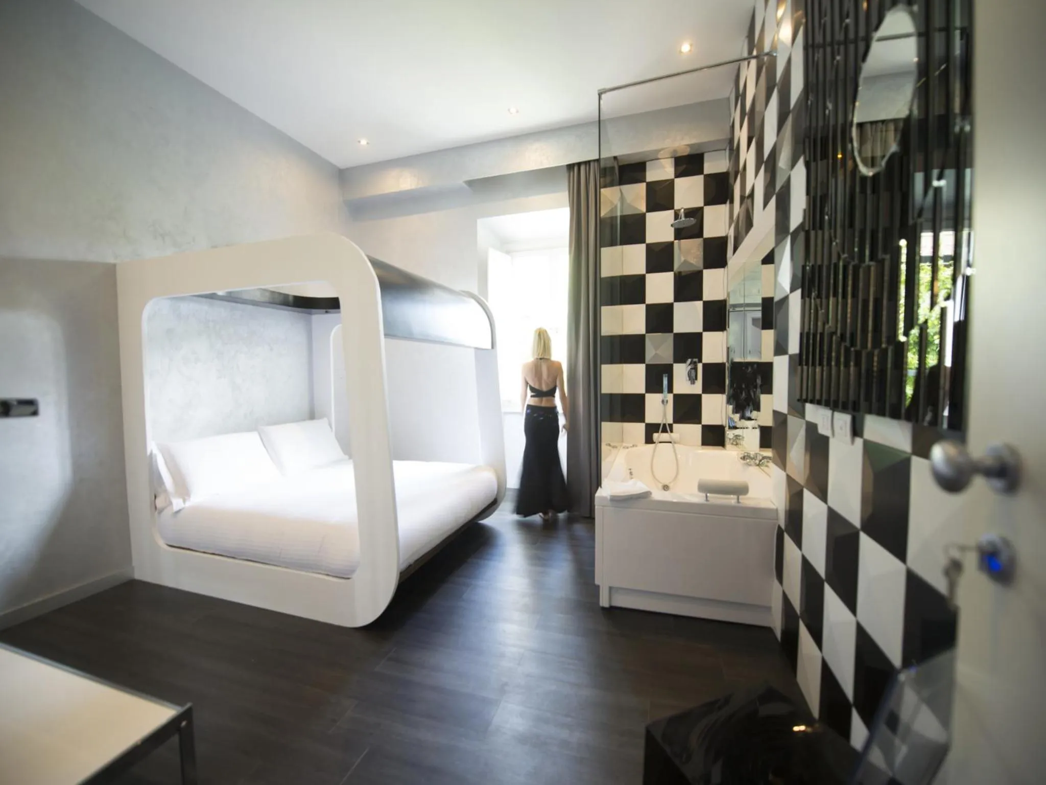 Photo of the whole room, Bed in iRooms Central Station