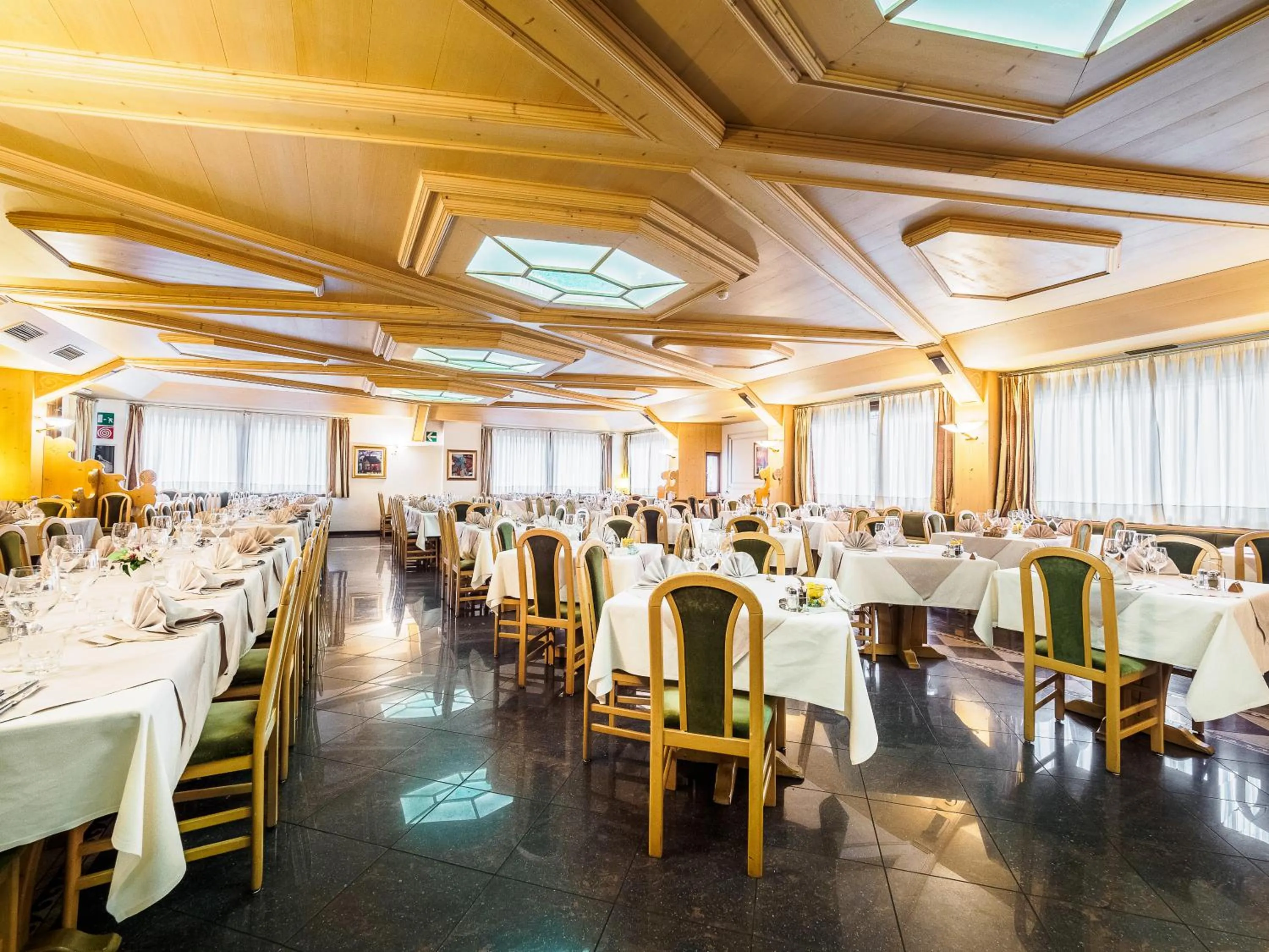 Restaurant/places to eat in Hotel Santanton