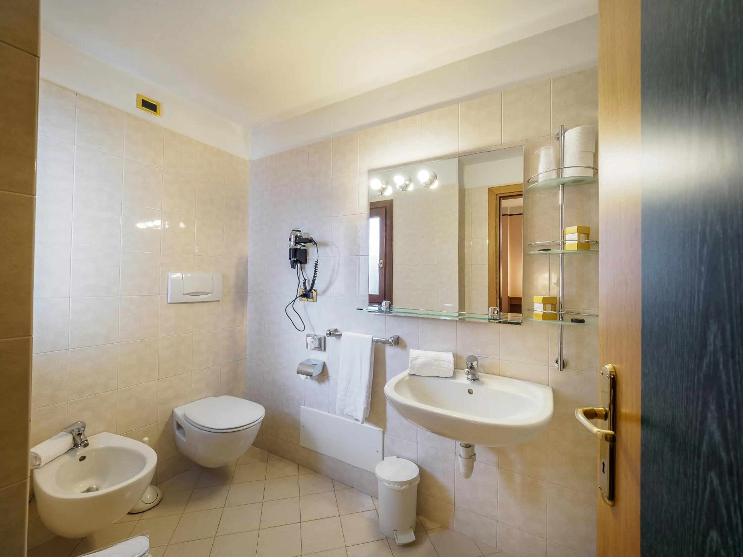 Bathroom in Hotel Santanton