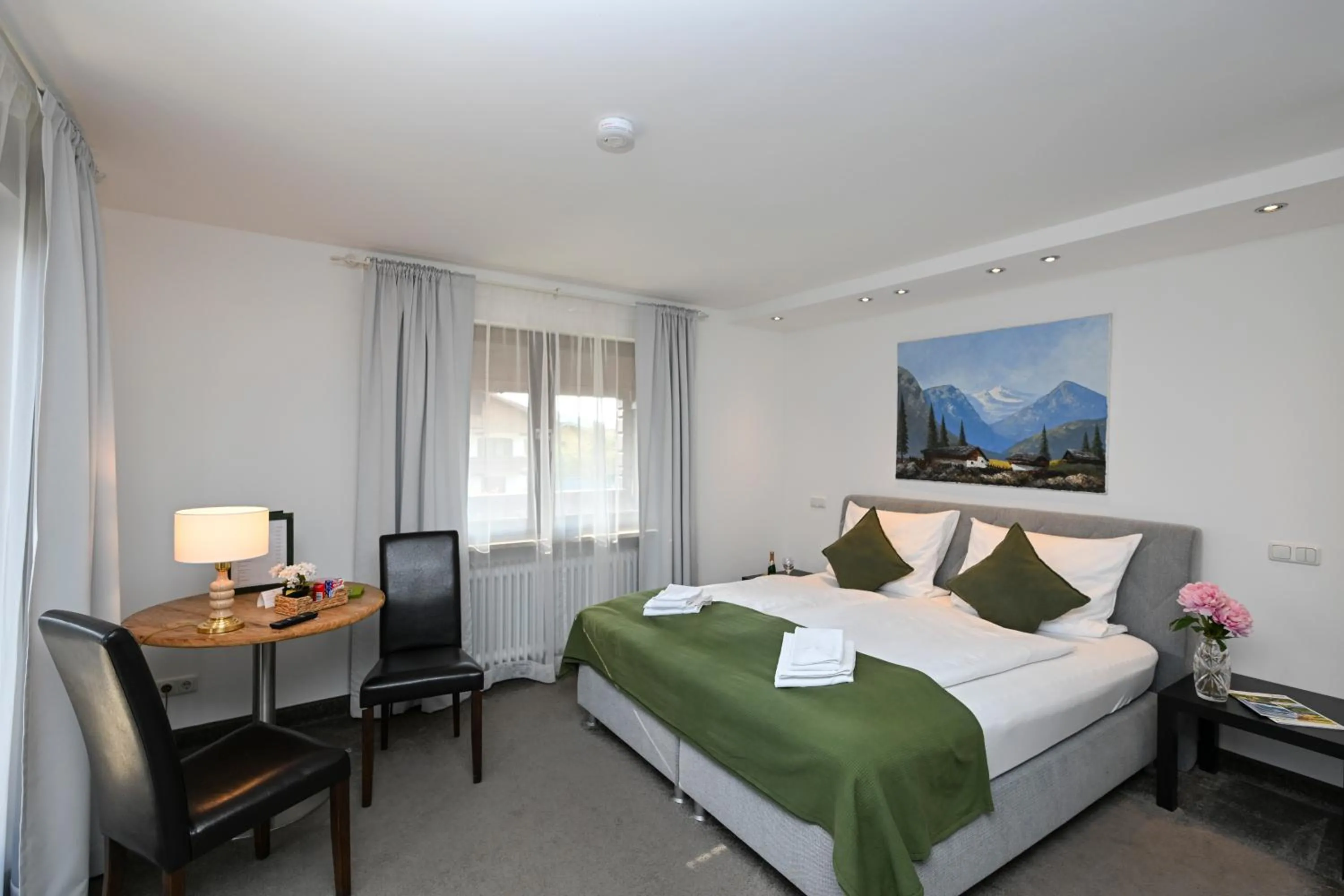 Photo of the whole room, Bed in Hardi's Hotel