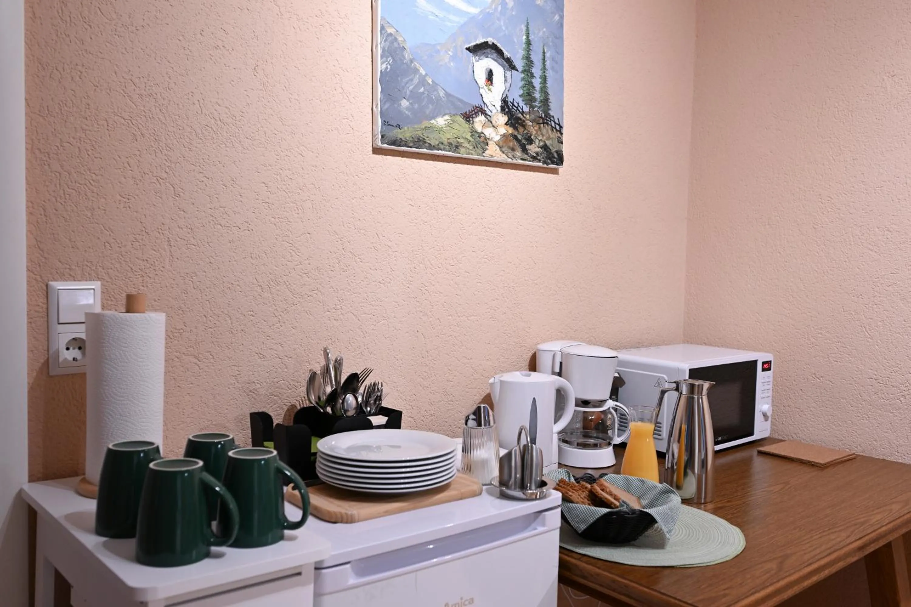Coffee/tea facilities in Hardi's Hotel