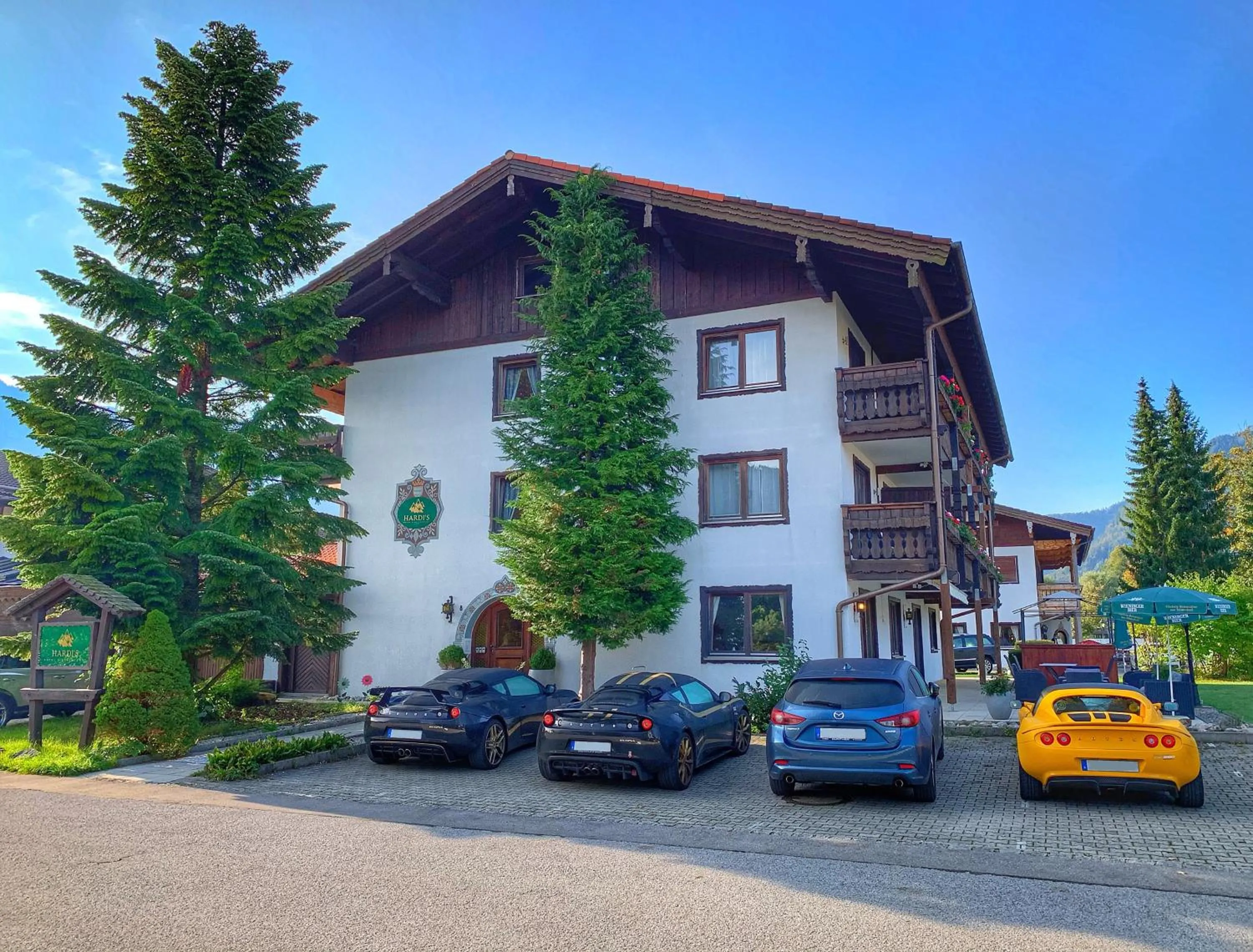 Property building in Hardi's Hotel