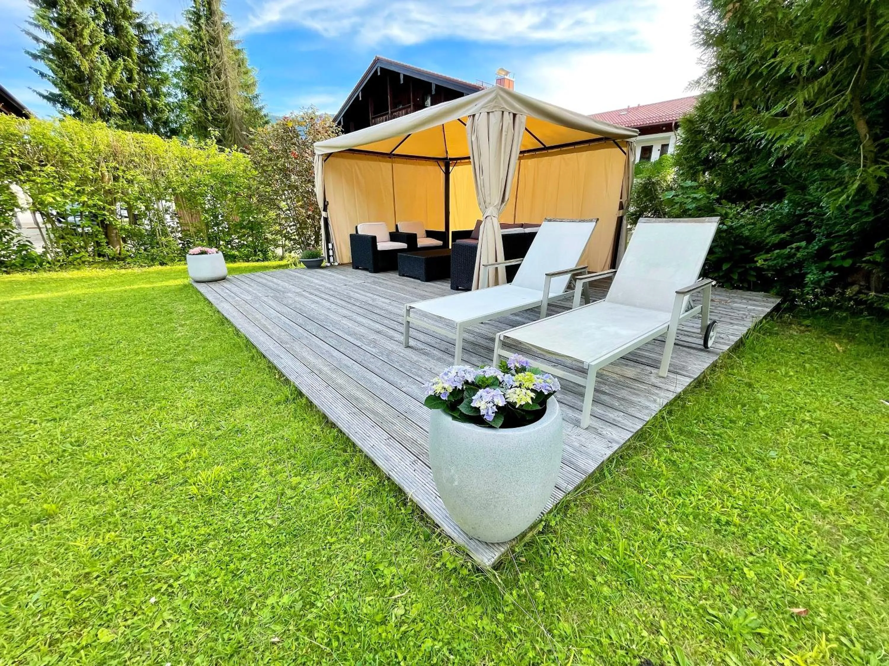 Garden in Hardi's Hotel