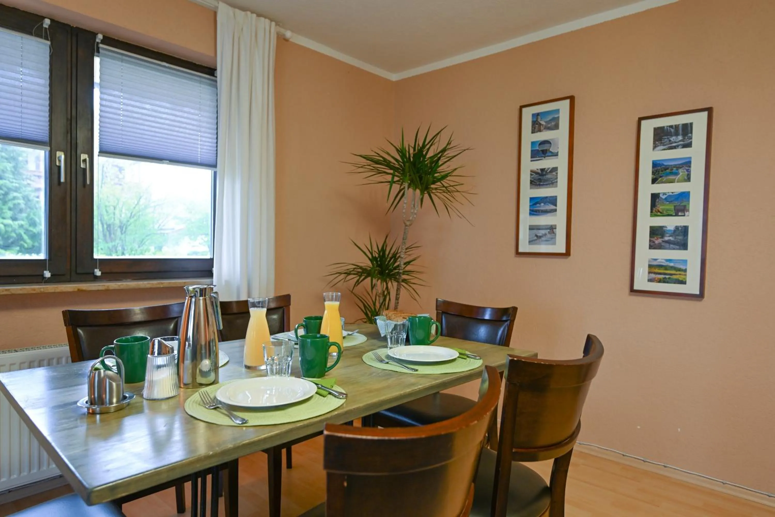 Dining area in Hardi's Hotel