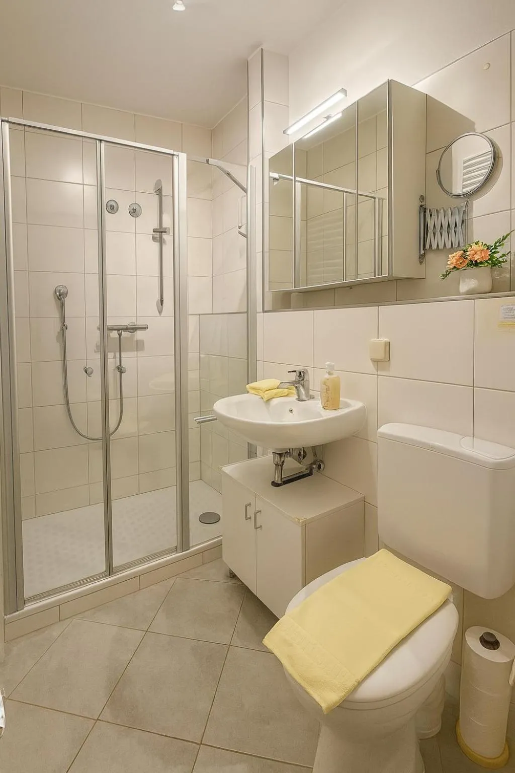 Bathroom in Hardi's Hotel