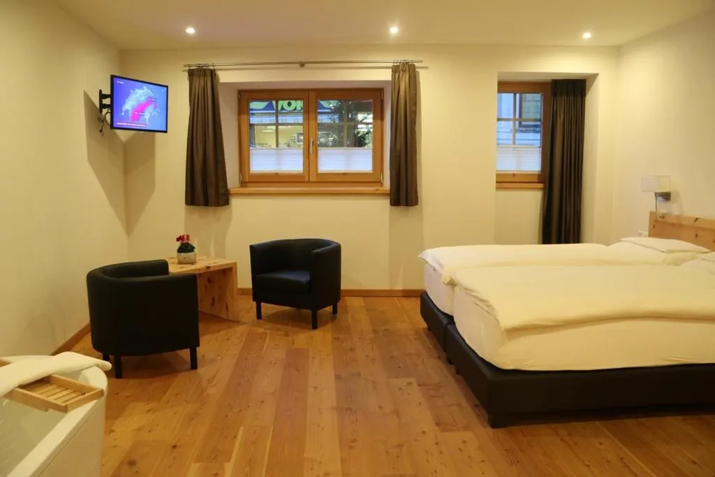 Bathroom, Bed in Hotel Helvetia