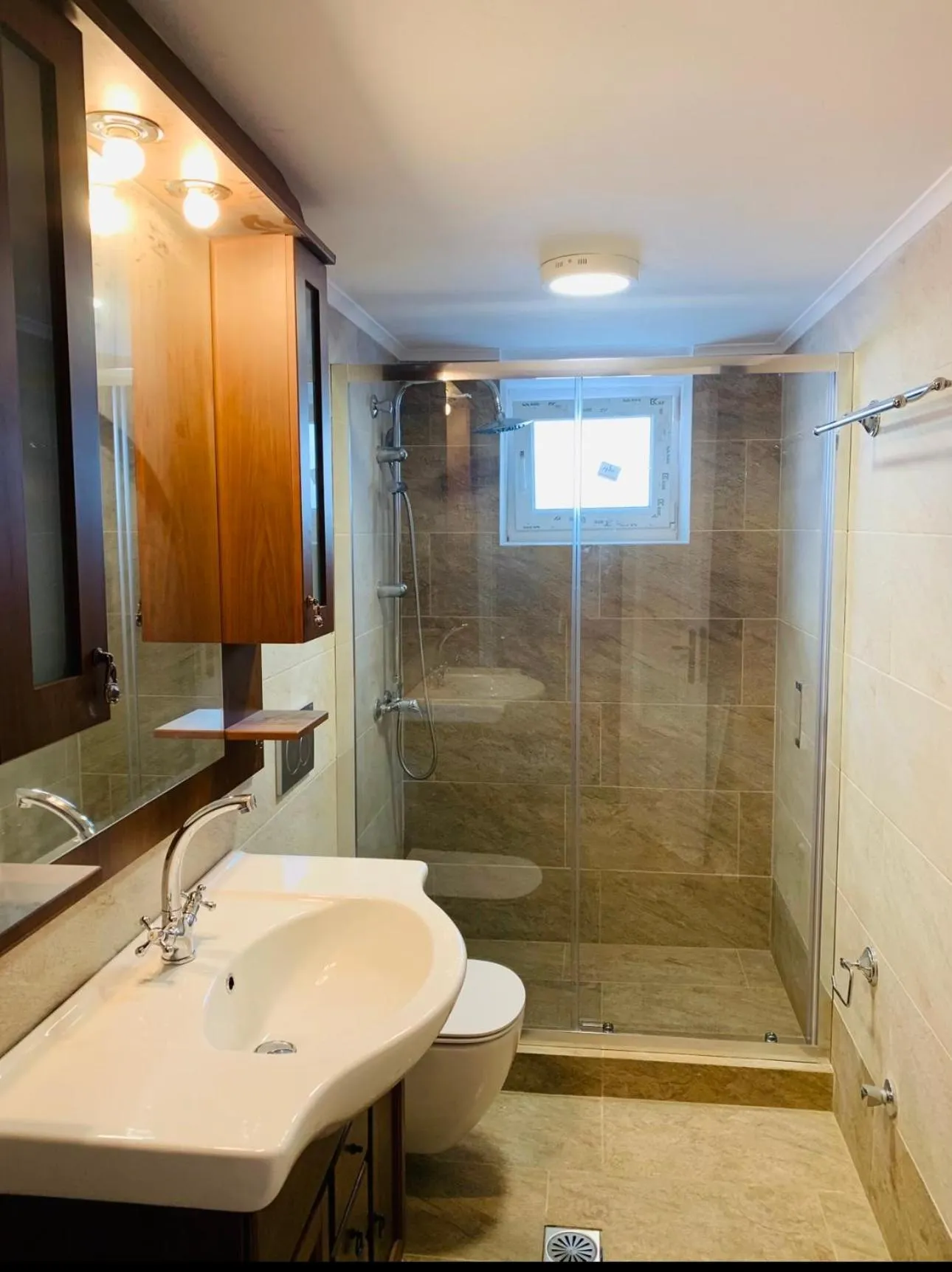 Bathroom in Semiramis Guesthouse