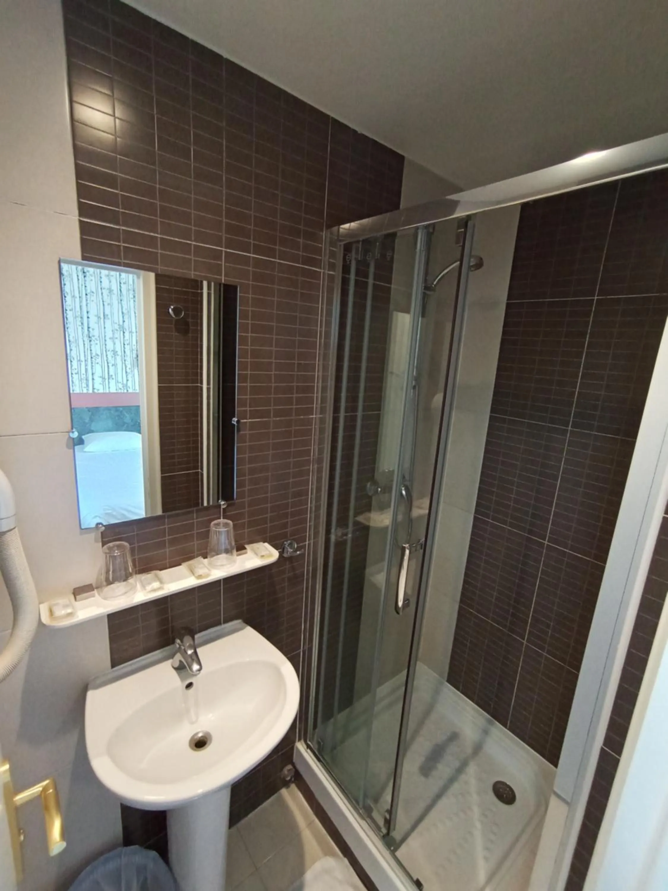 Shower in Caulaincourt Montmartre by Hiphophostels