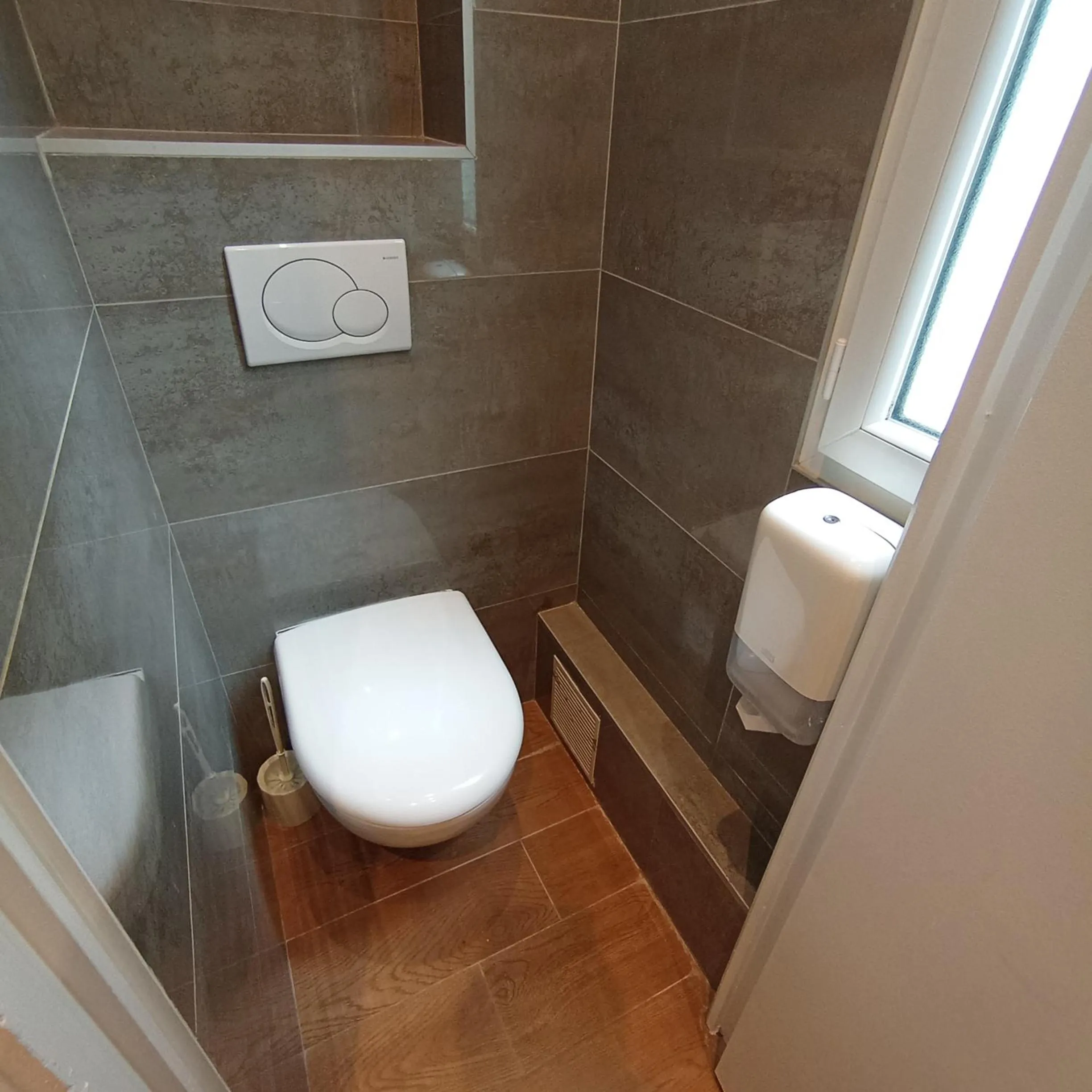 Shower in Caulaincourt Montmartre by Hiphophostels