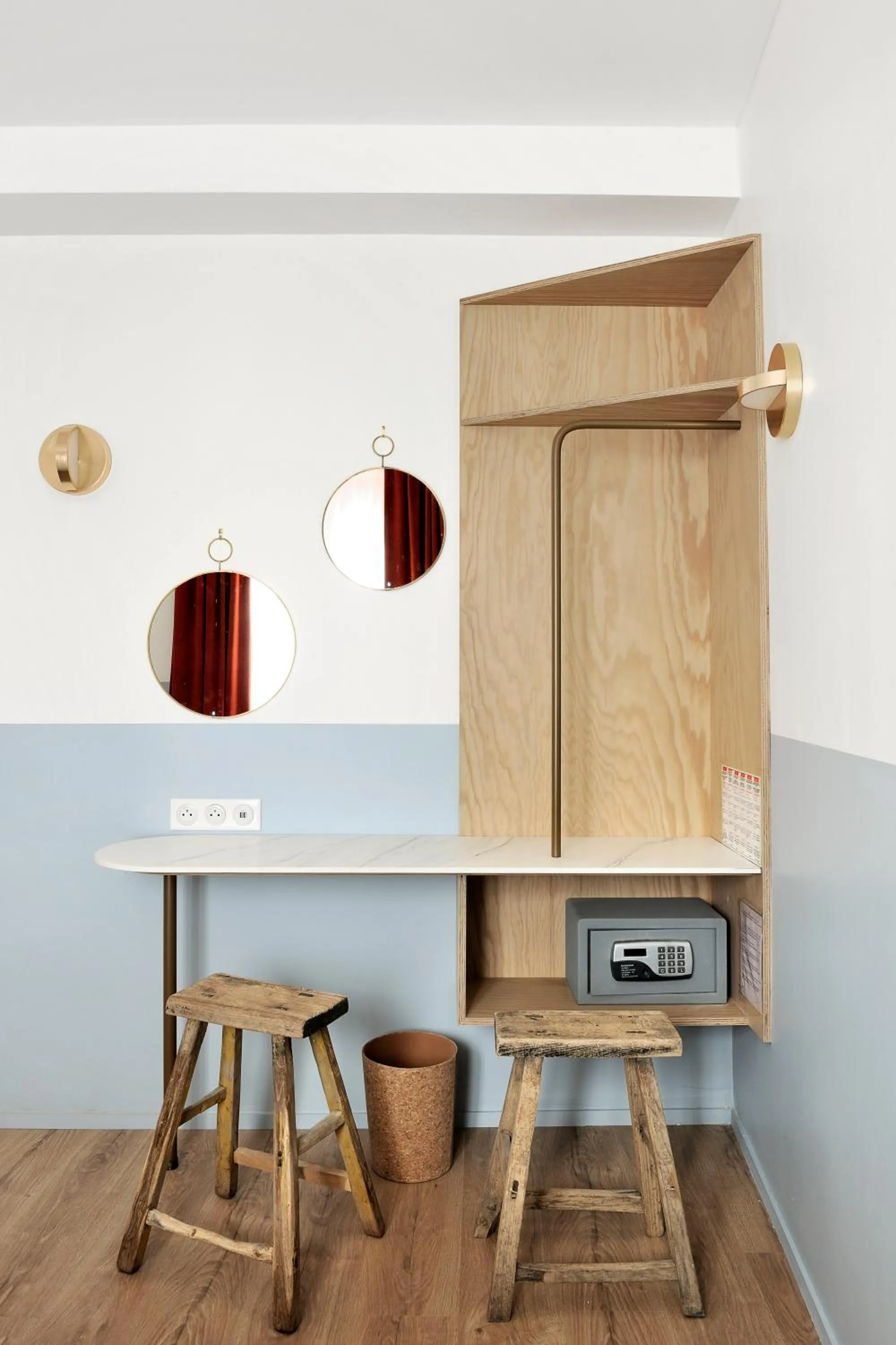 microwave in Caulaincourt Montmartre by Hiphophostels