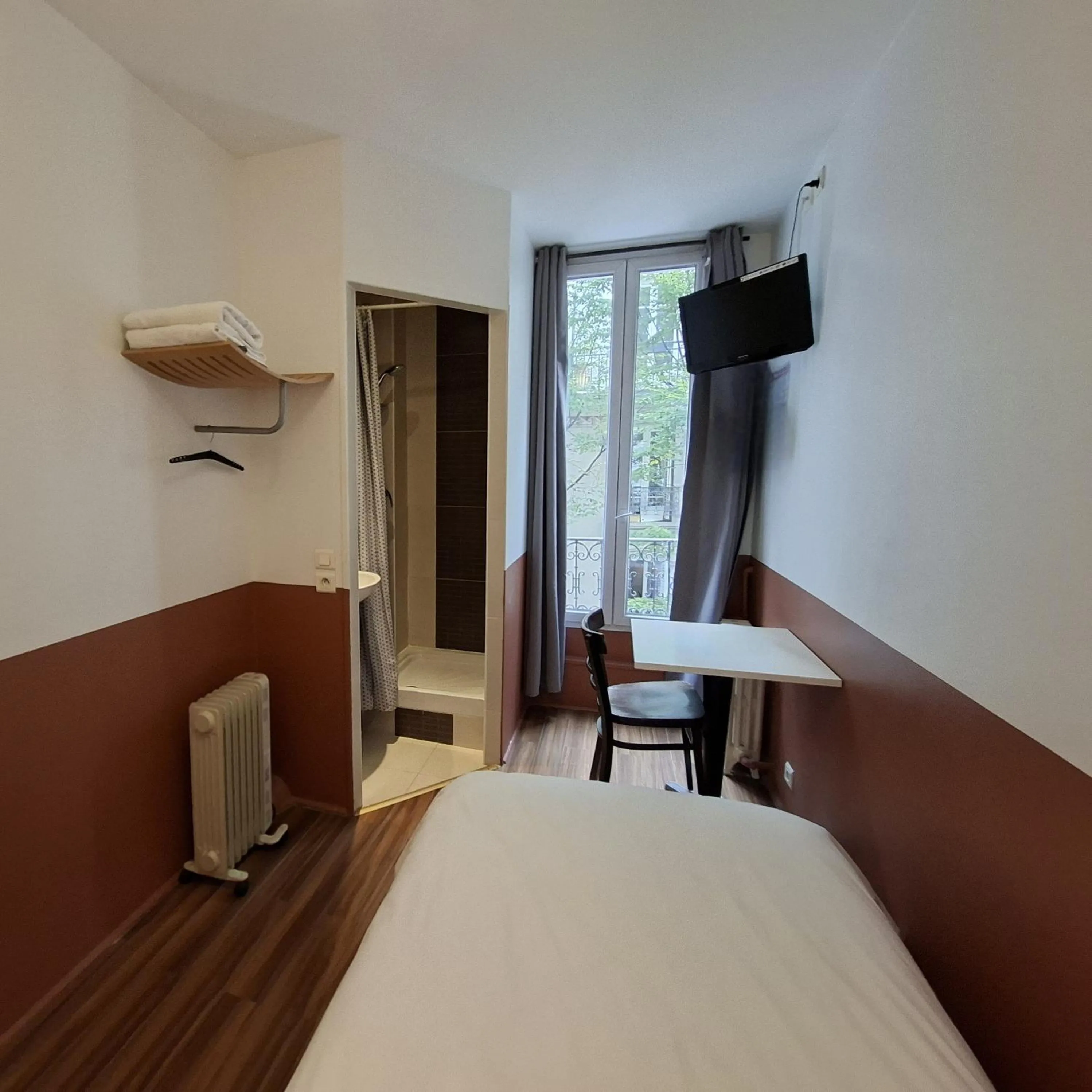 Photo of the whole room, Bed in Caulaincourt Montmartre by Hiphophostels