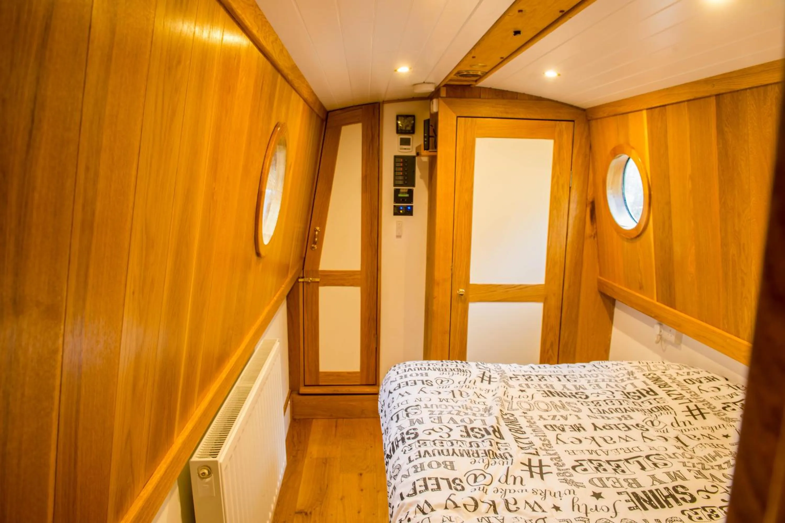 Bedroom in Narrowboat Puzzle