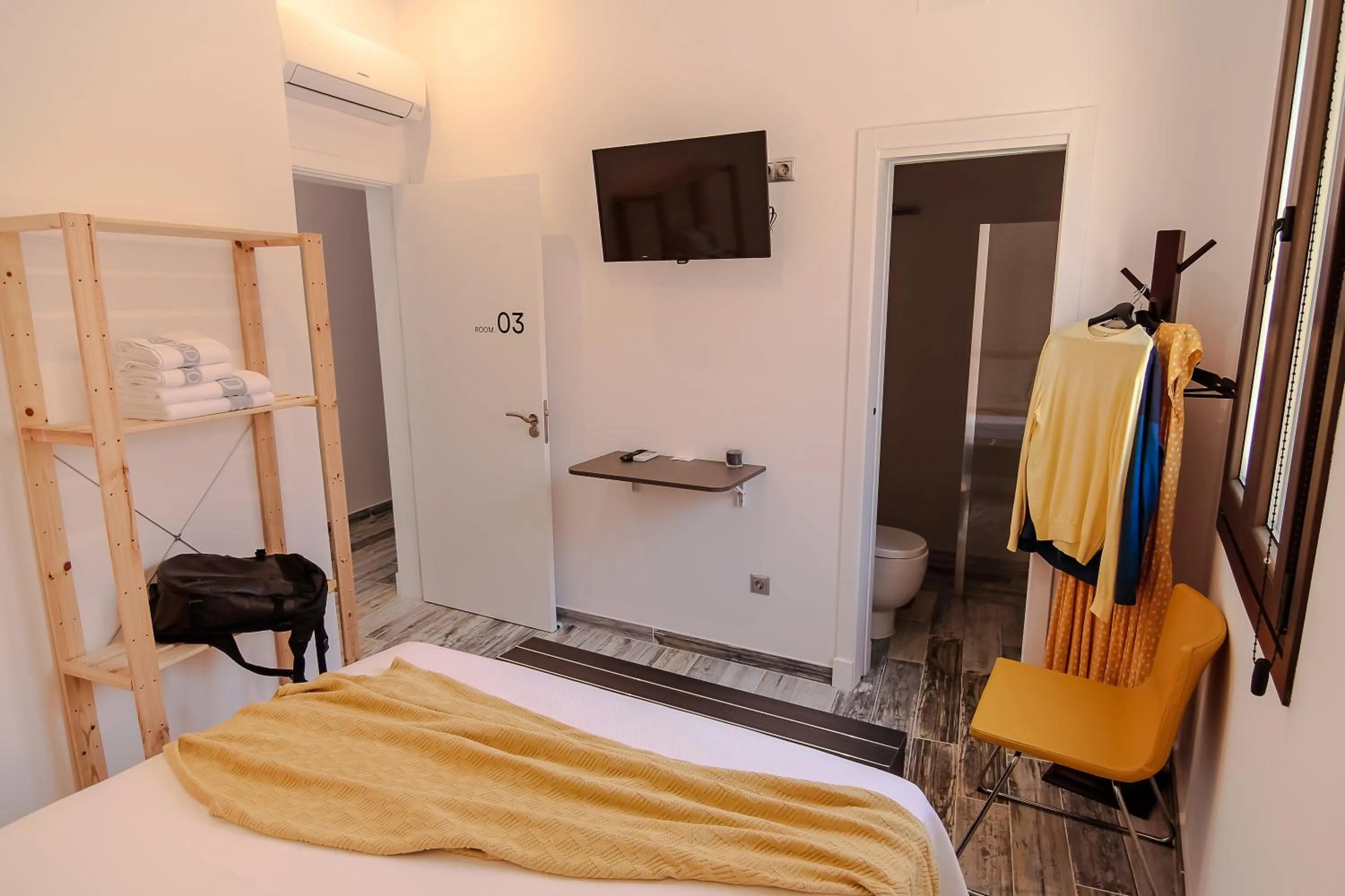 Bedroom, Bed in The 8 Rooms House