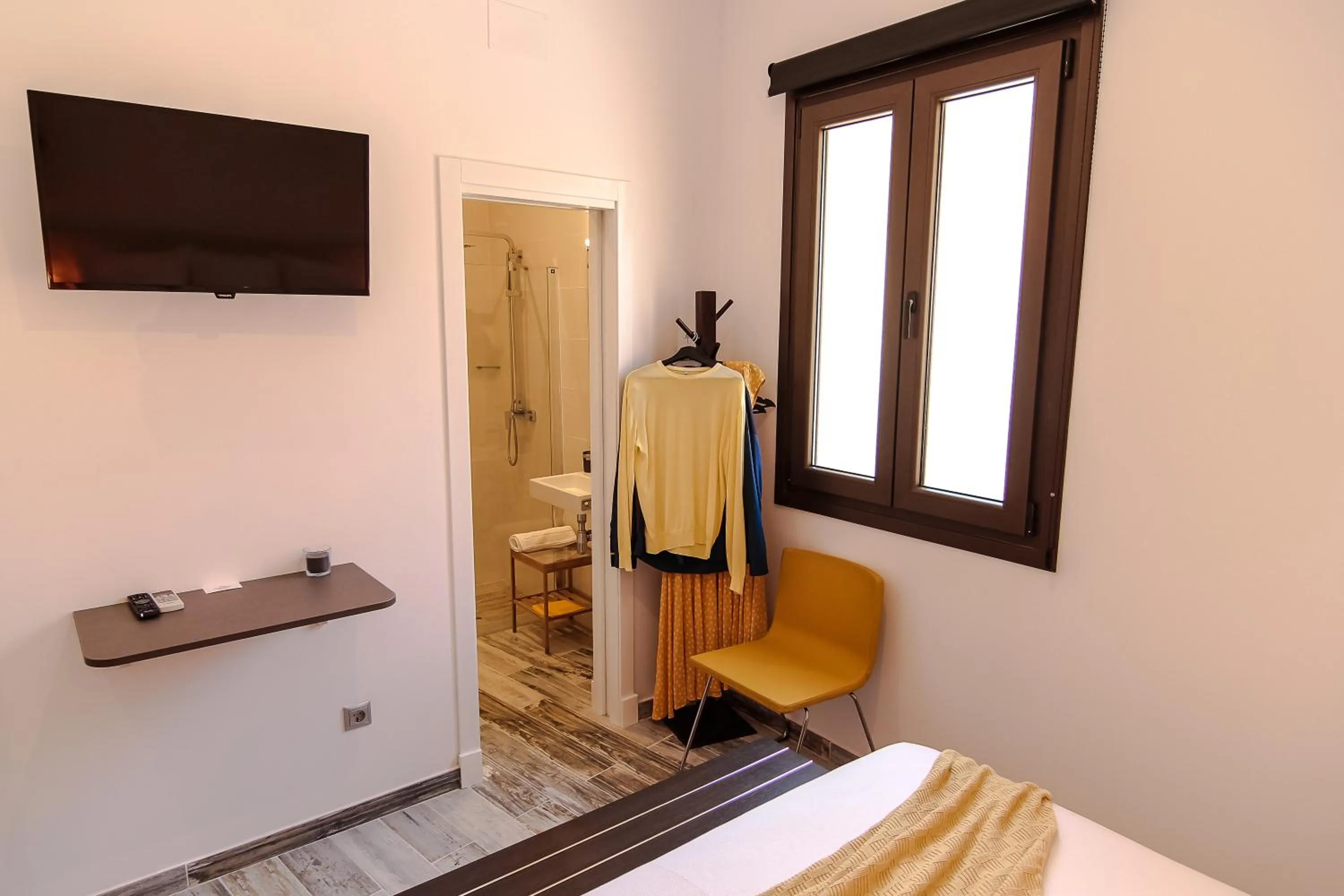 Bedroom, Bed in The 8 Rooms House