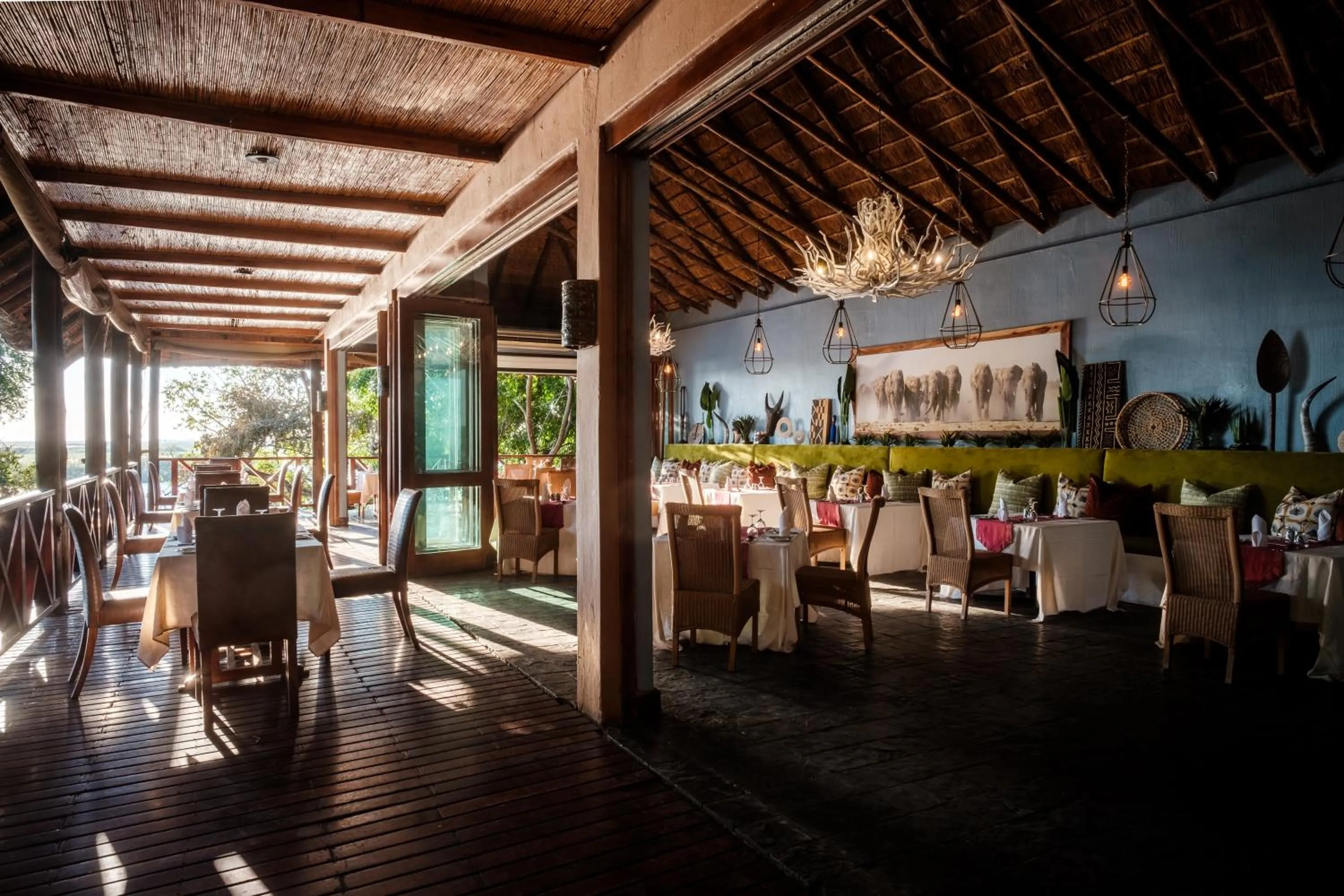Restaurant/places to eat in Chobe Marina Lodge