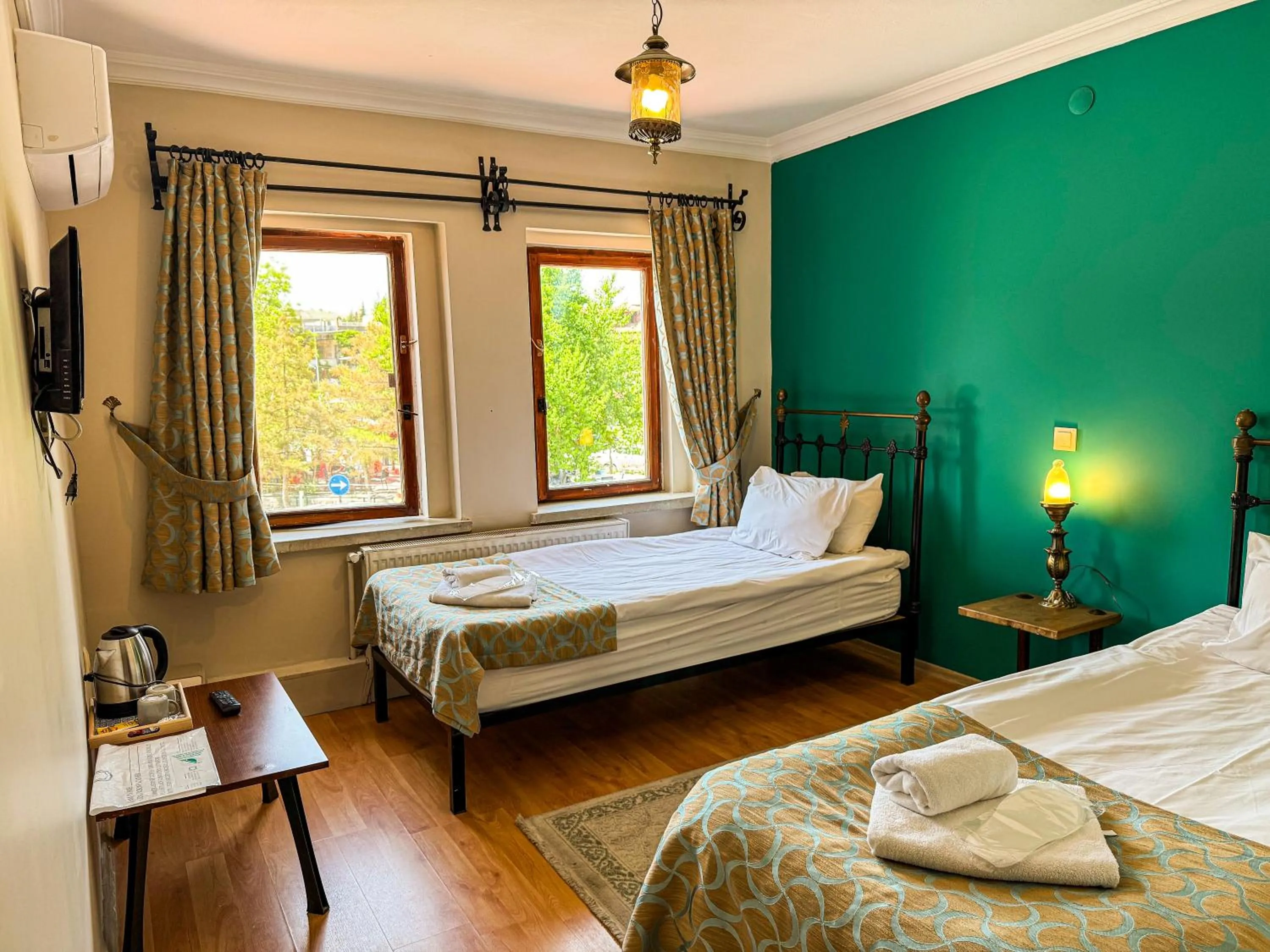 Standard Twin Room in Nomads Cave Hotel & Rooftop