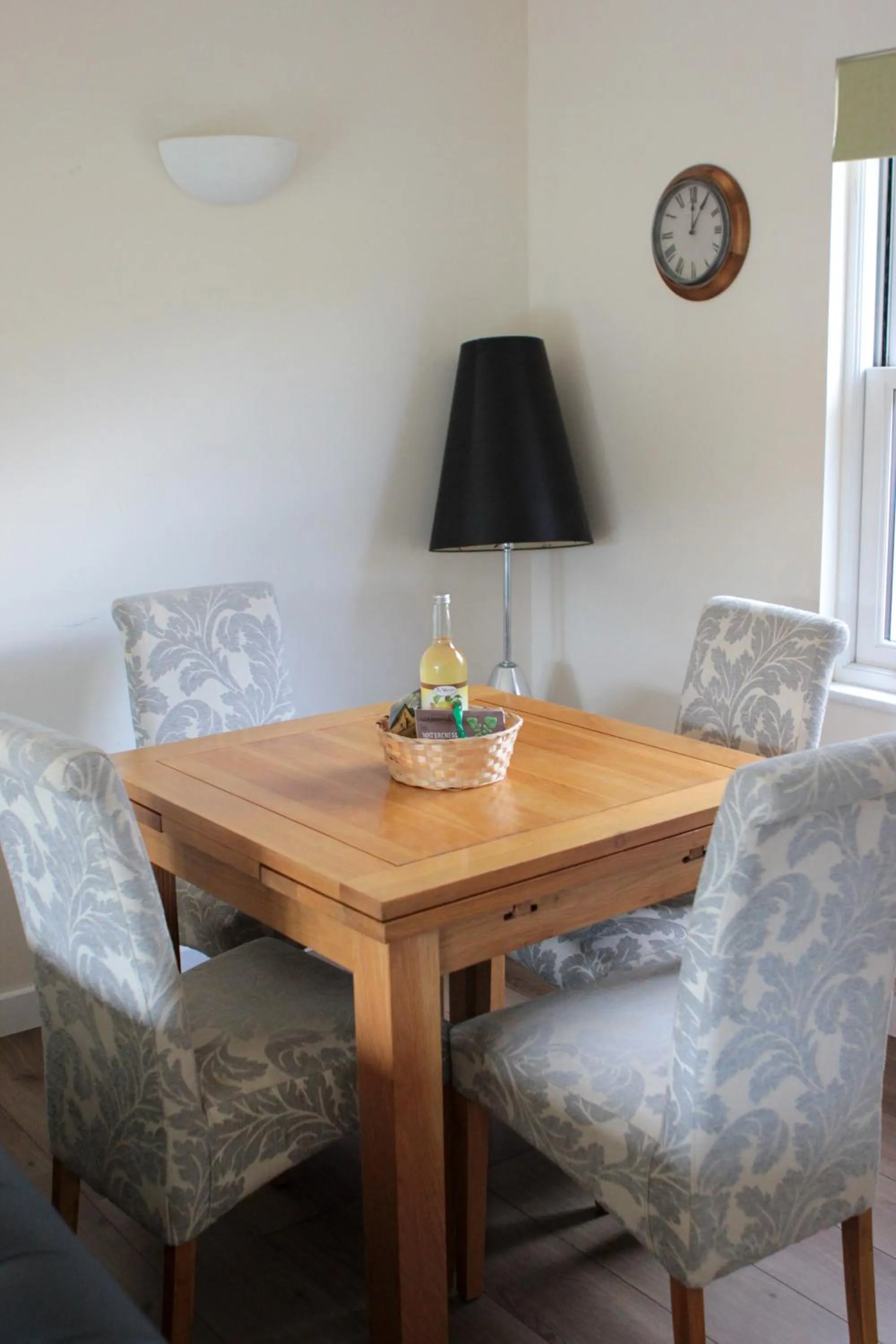 Dining area in Watercress Lodges & Campsite
