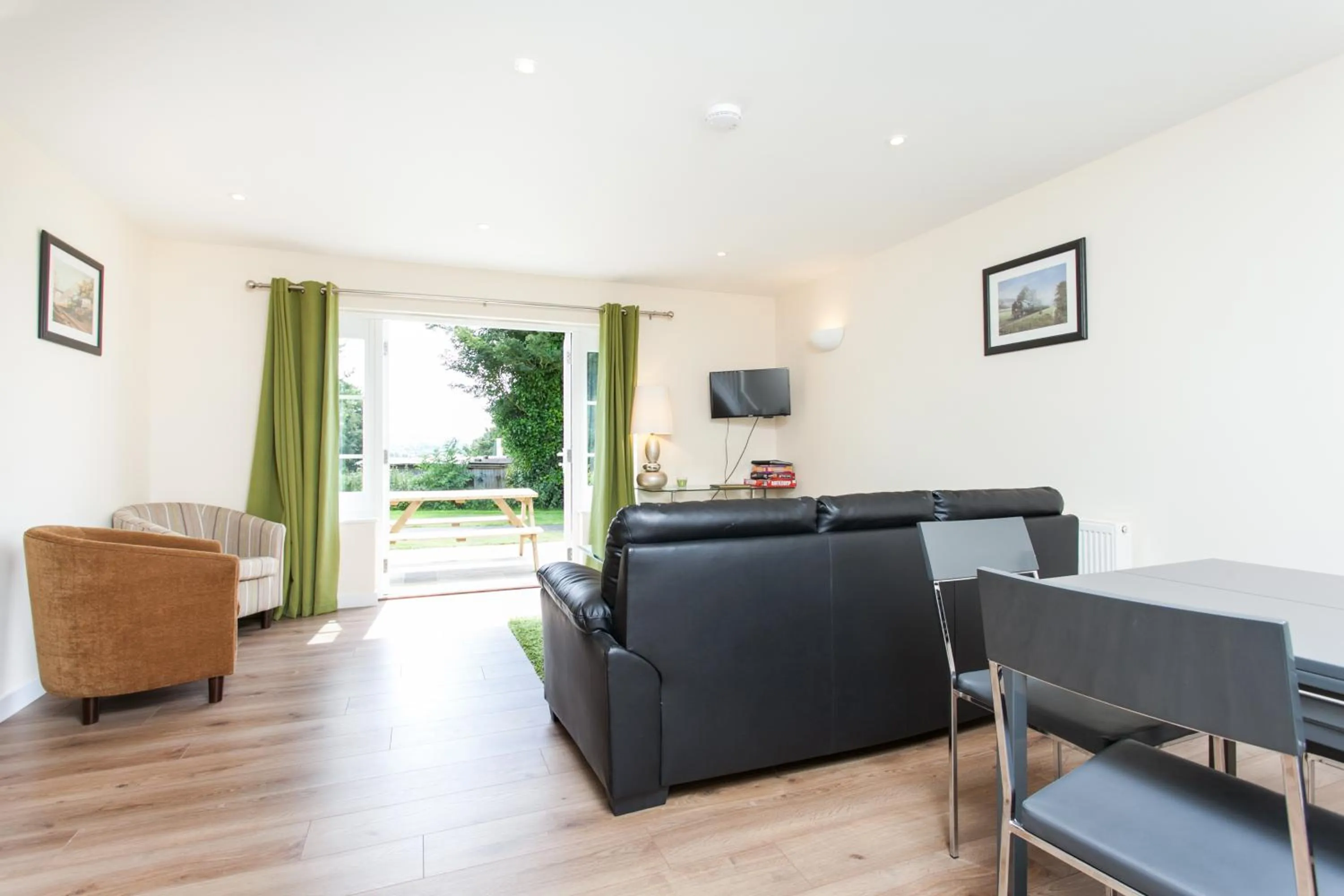 Living room in Watercress Lodges & Campsite