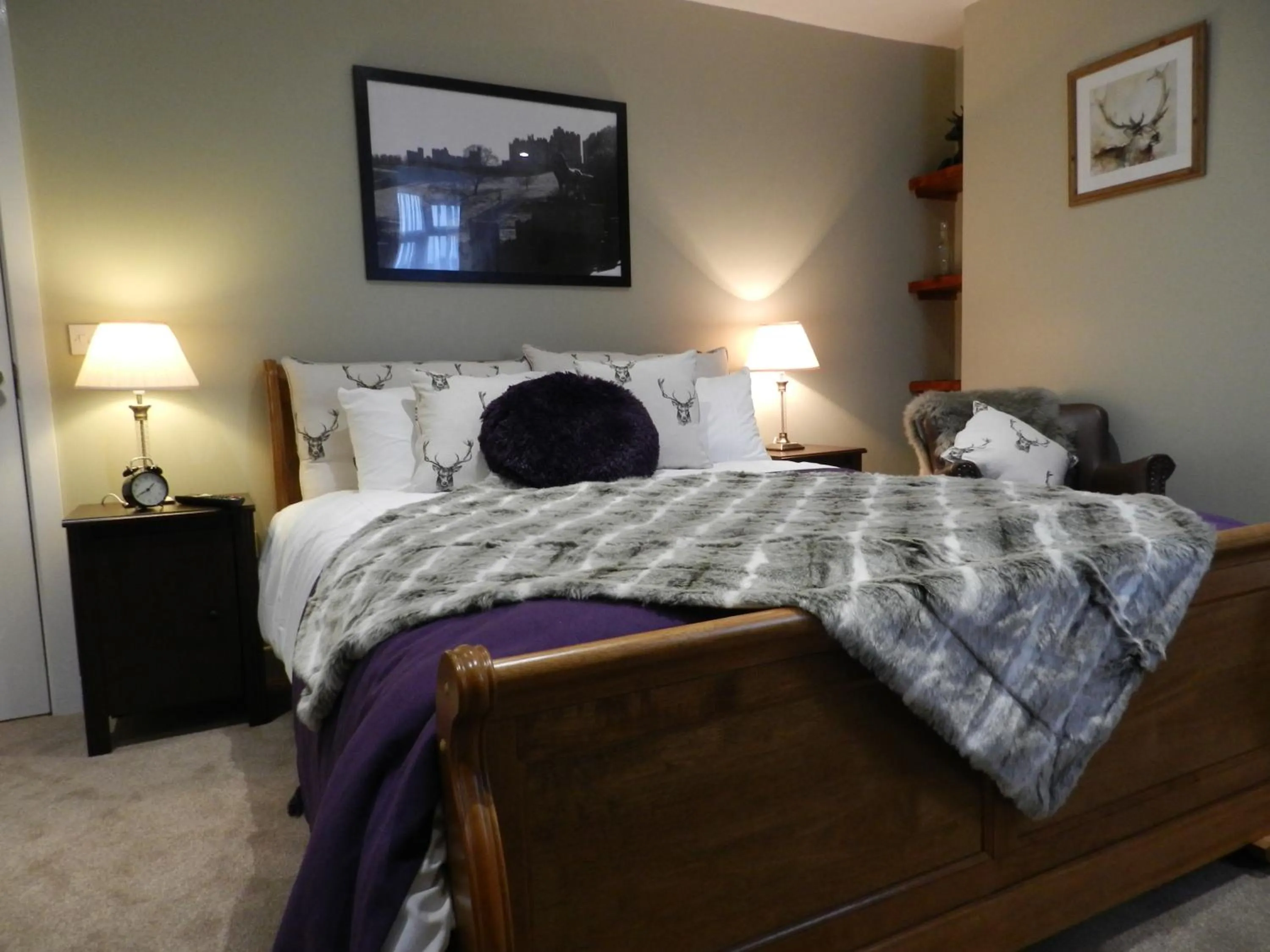 Property building, Bed in White Swan Inn