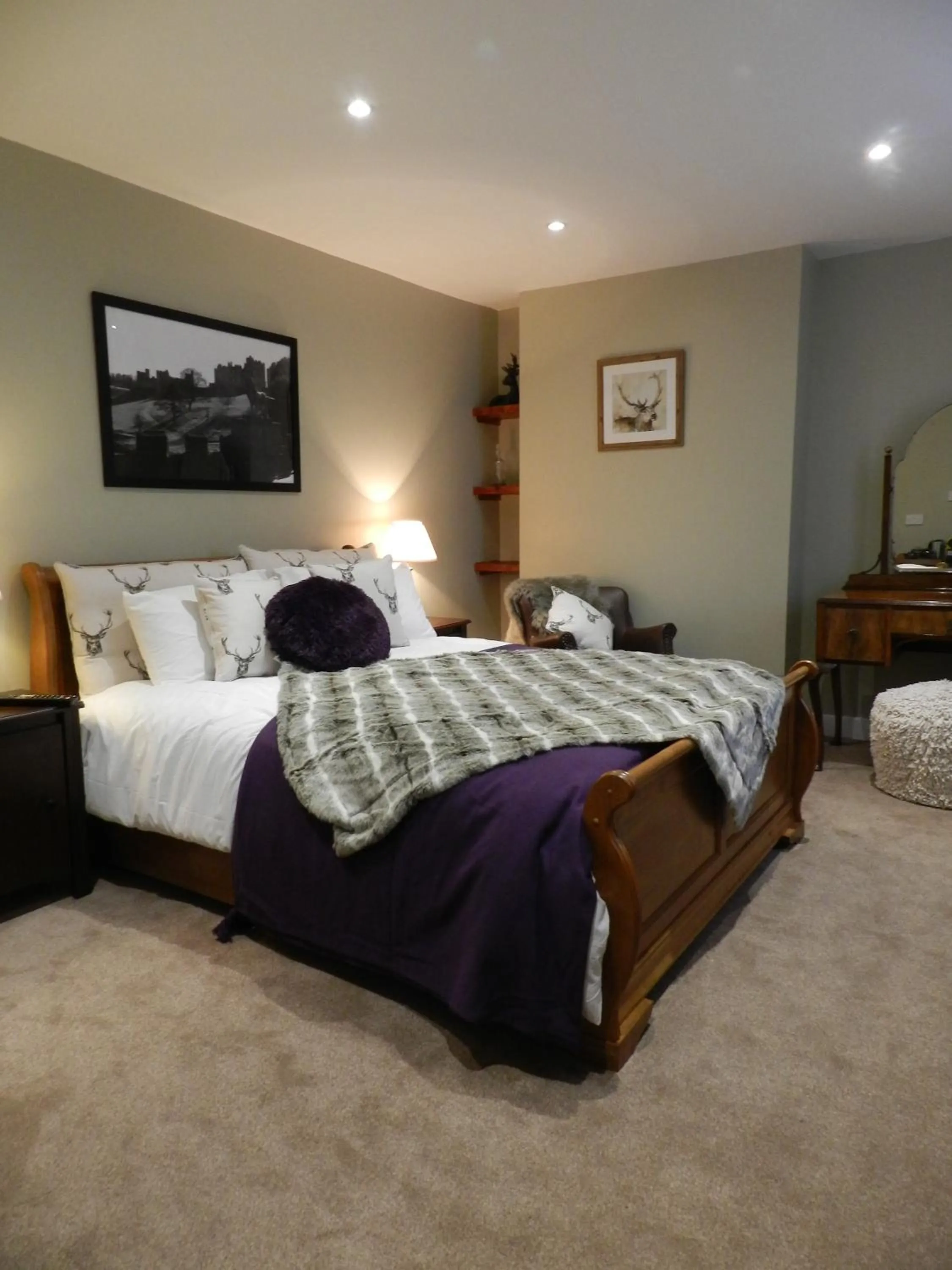 Property building, Bed in White Swan Inn