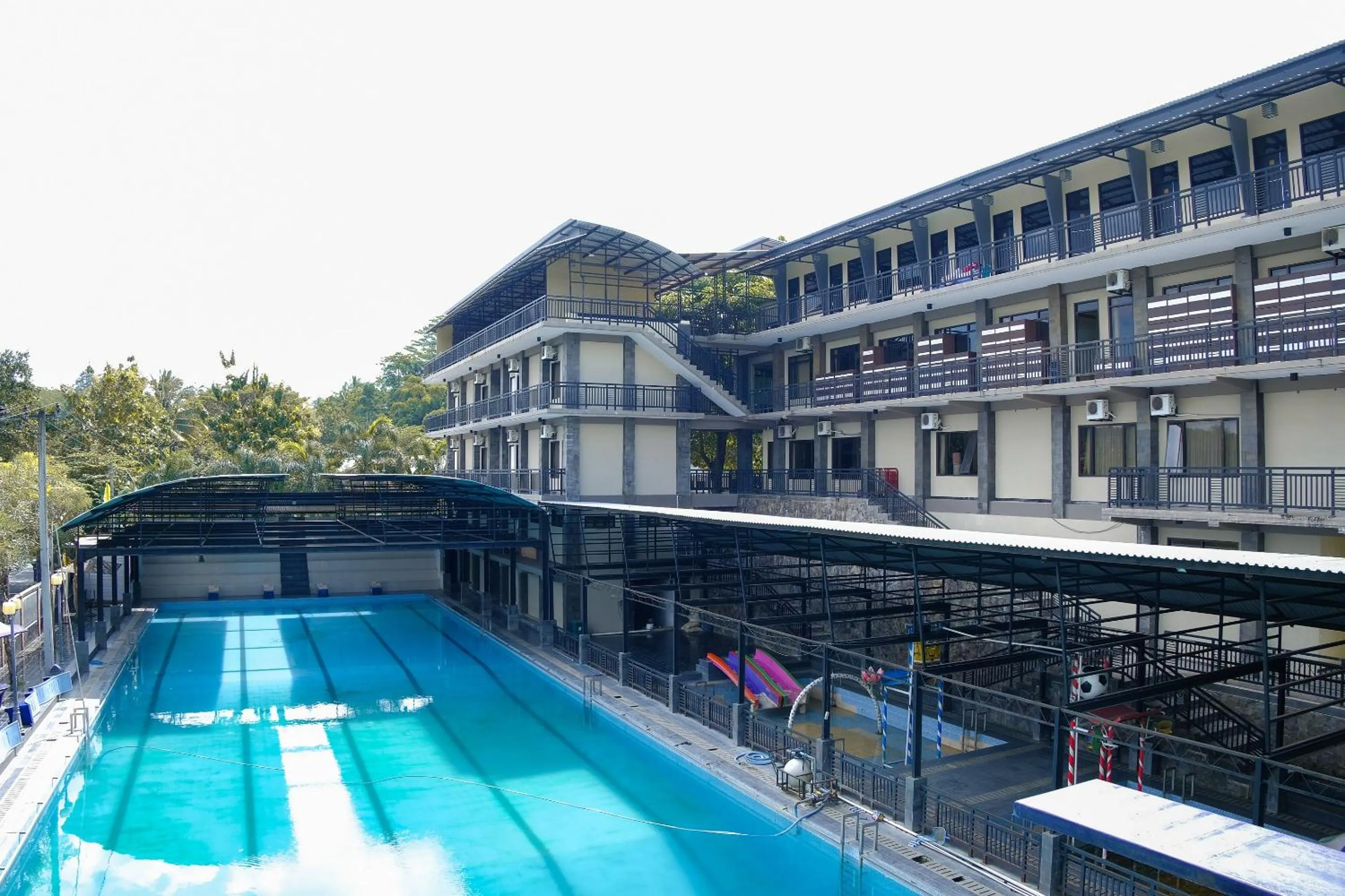 Facade/entrance in Capital O 887 Green Hill Hotel And Convention Center