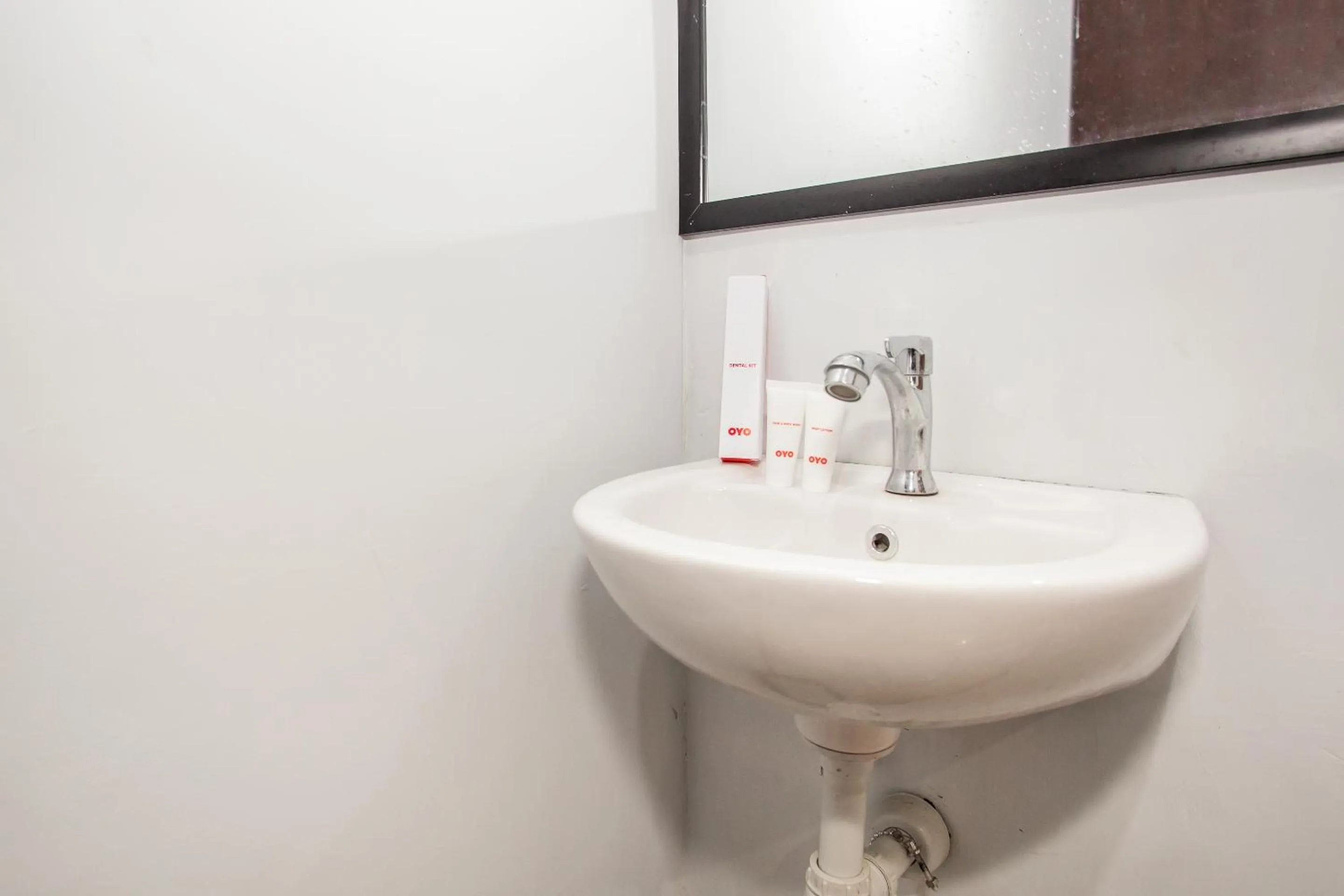 Bathroom in Capital O 887 Green Hill Hotel And Convention Center