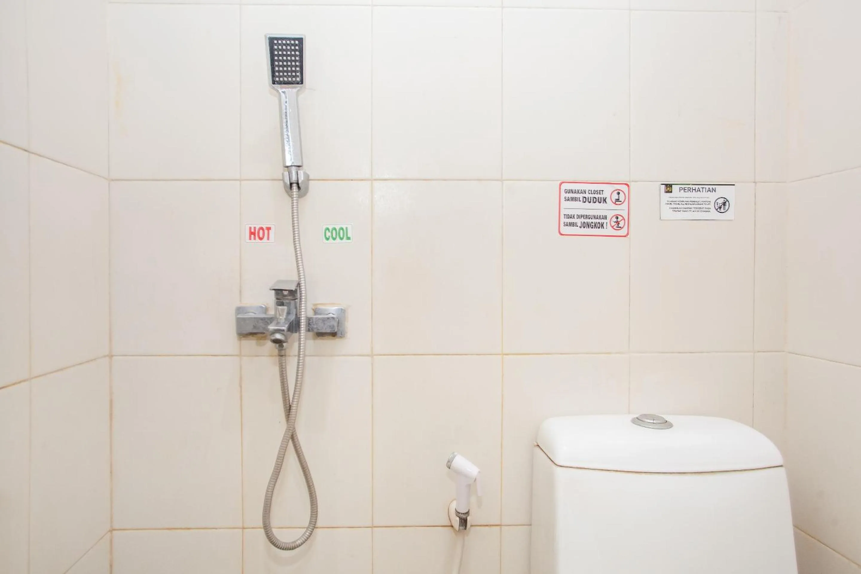 Bathroom in Capital O 887 Green Hill Hotel And Convention Center