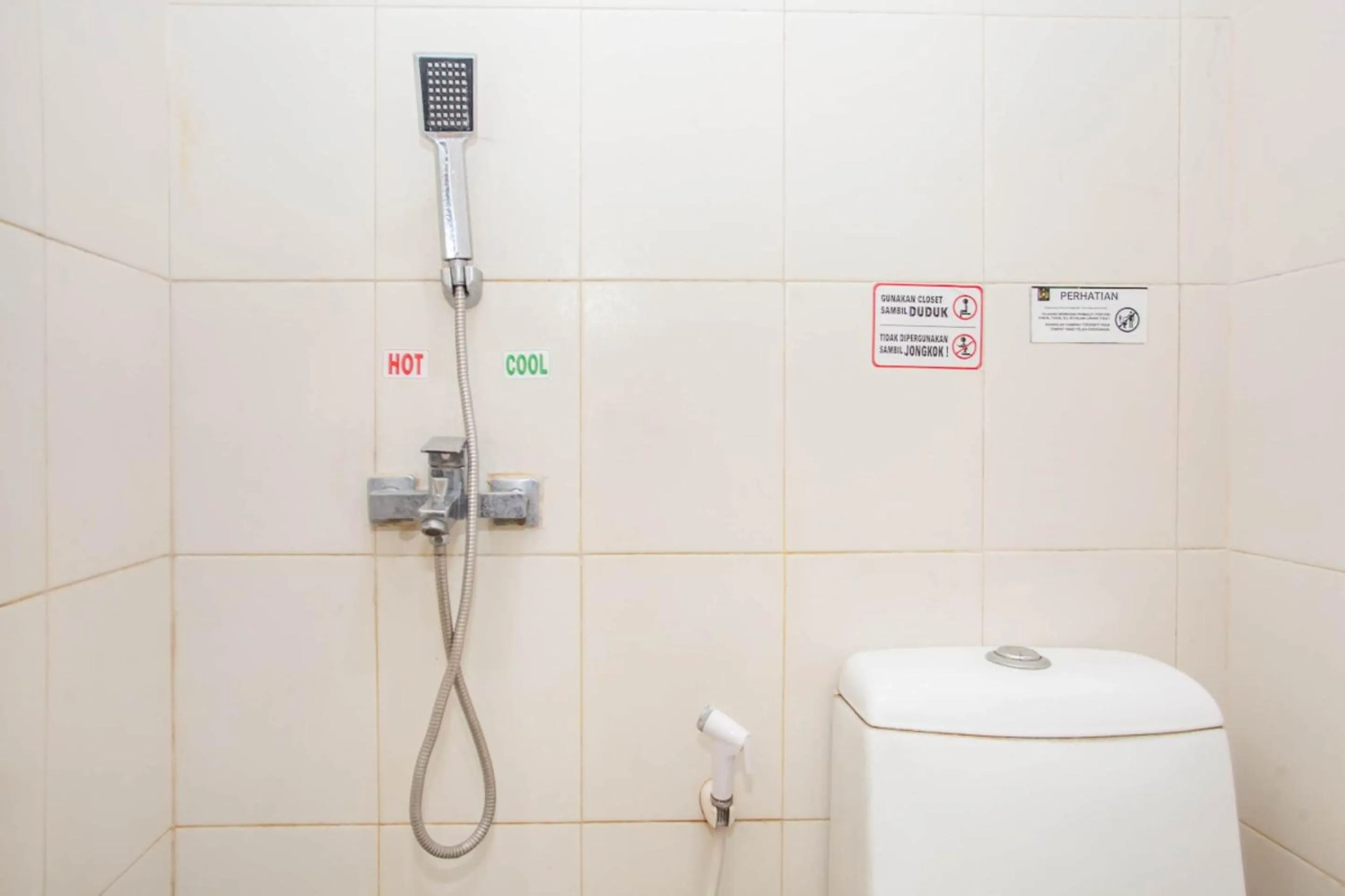 Bathroom in Capital O 887 Green Hill Hotel And Convention Center