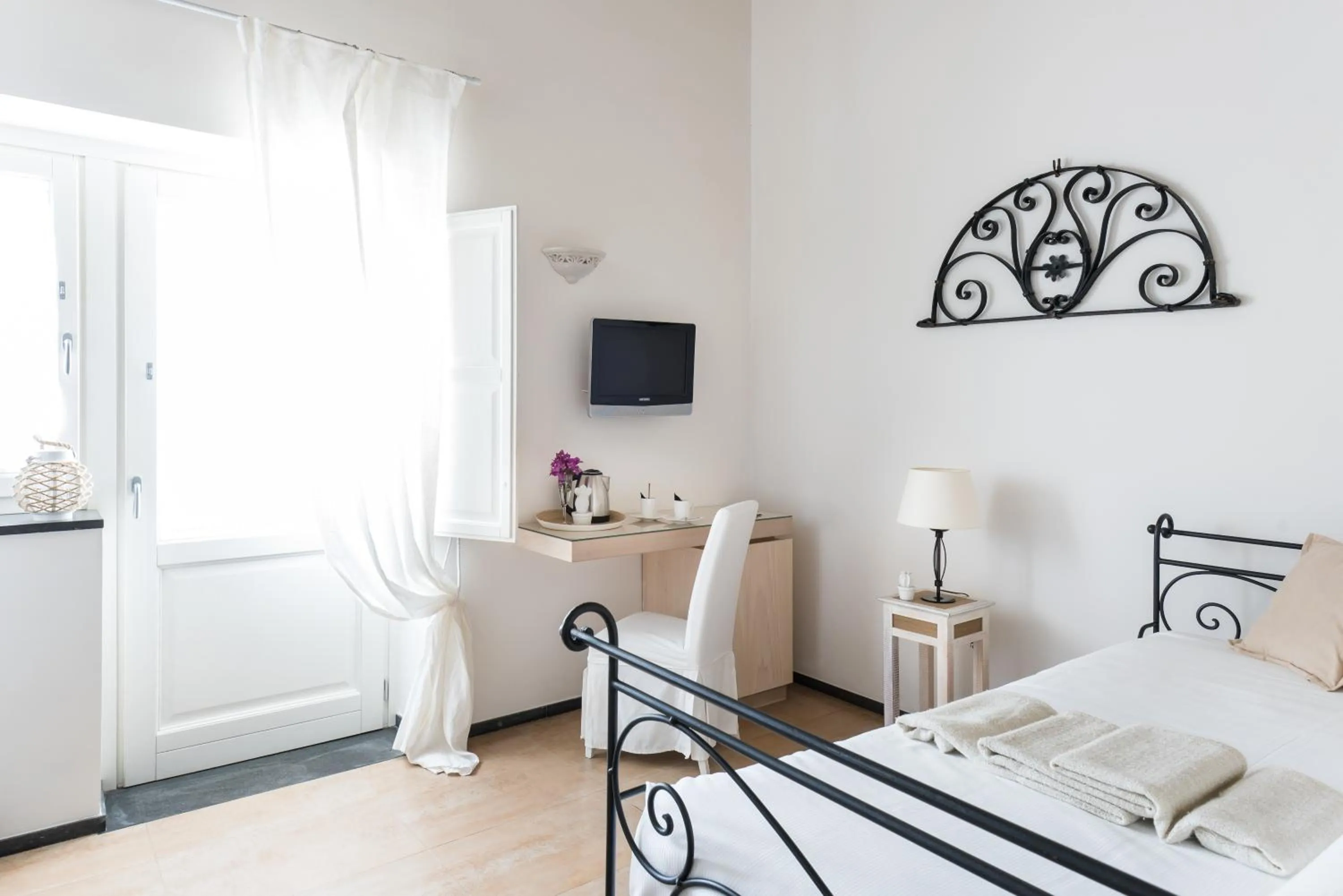 Decorative detail, Bed in Hotel Borgo Pantano