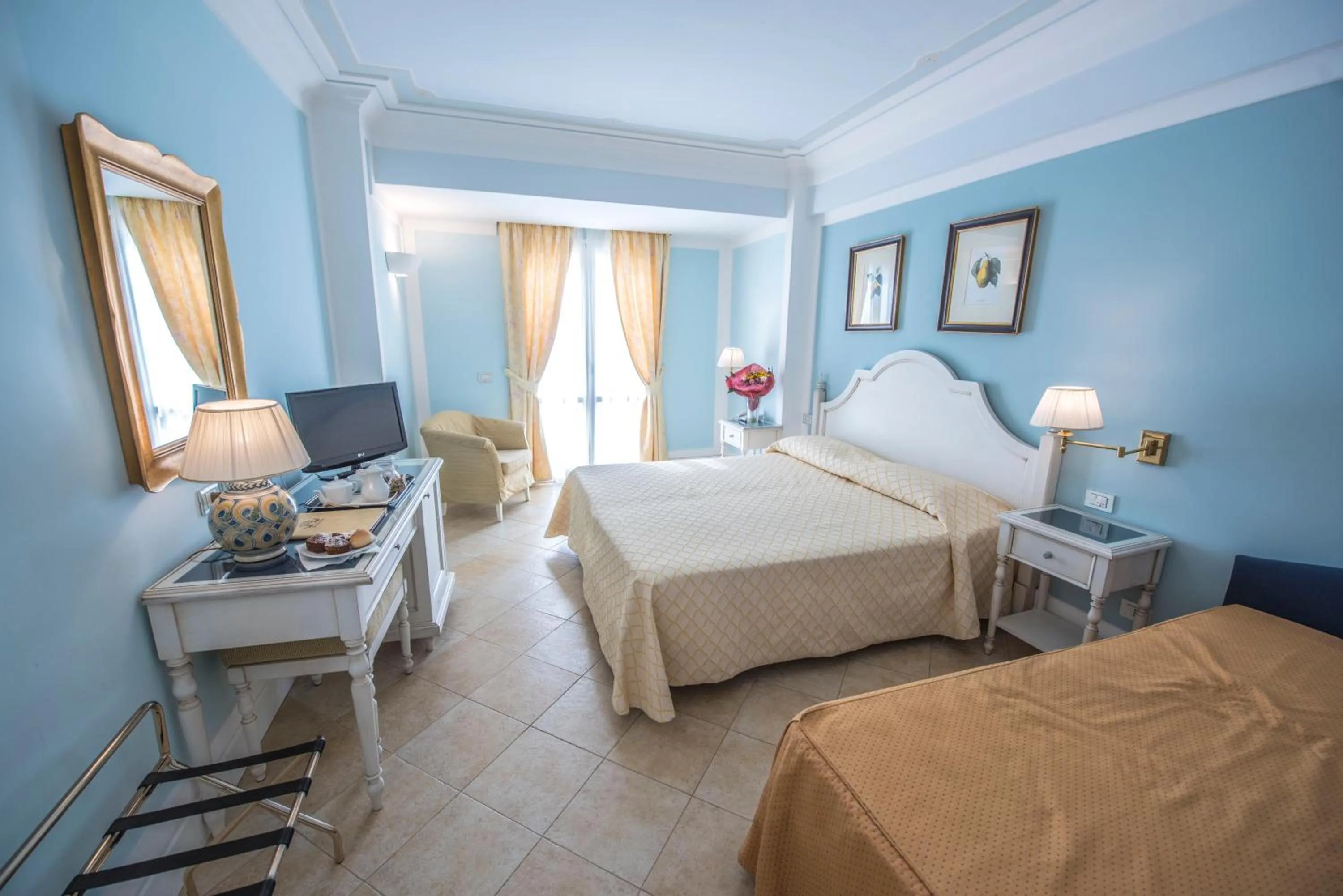 Photo of the whole room in Villa Daphne