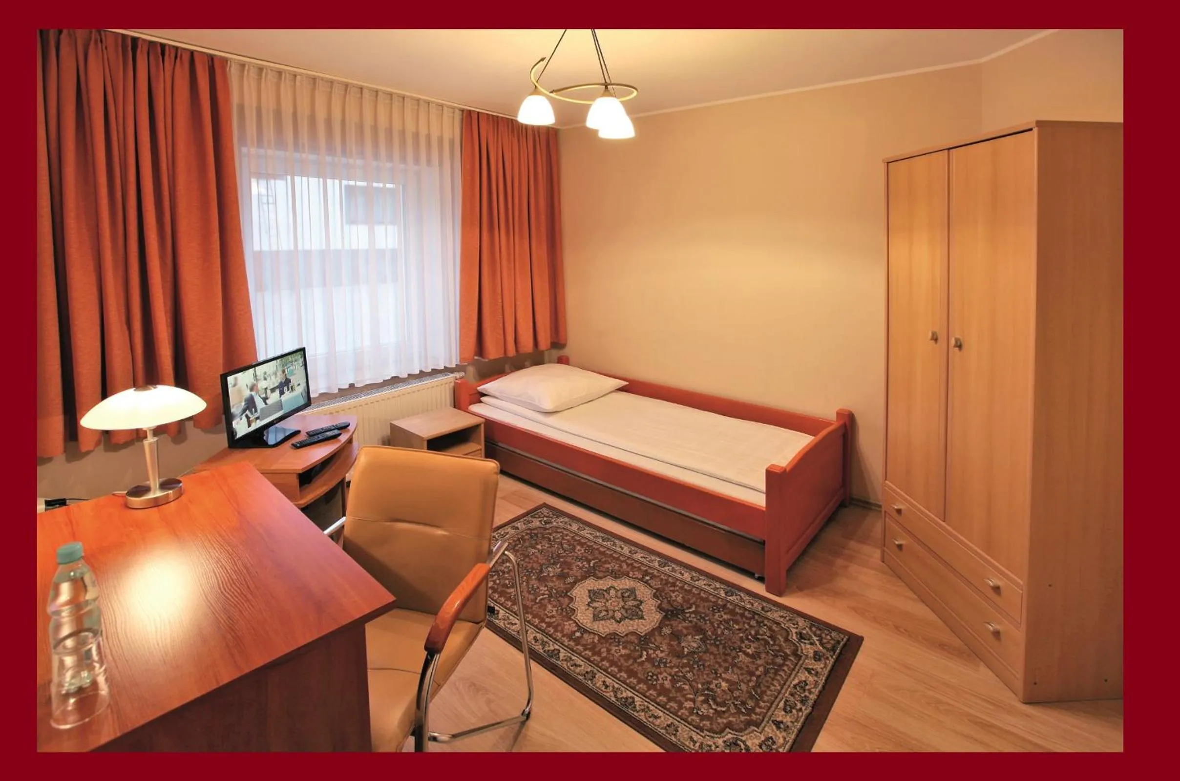 Photo of the whole room, Bed in Panorama BH