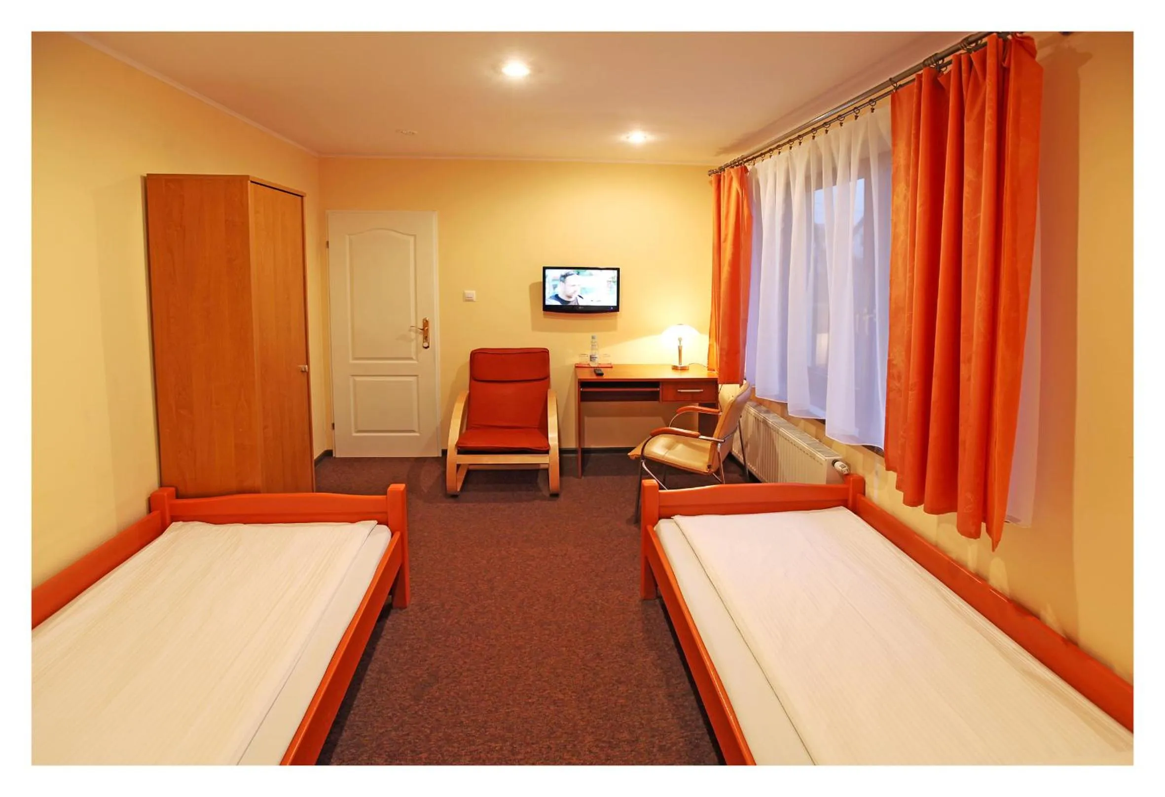 Photo of the whole room, Bed in Panorama BH