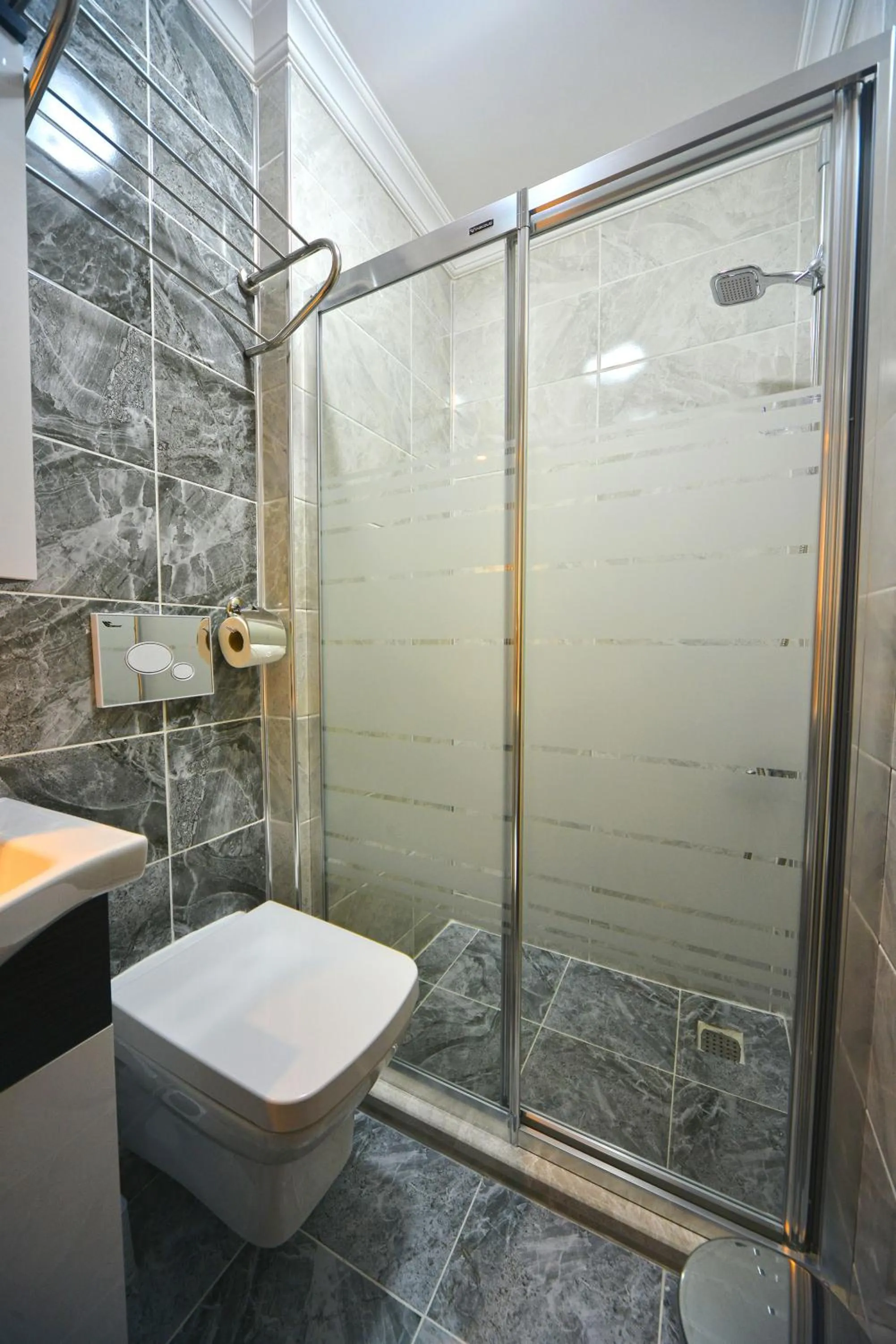 Shower in Asil Apart Hotel