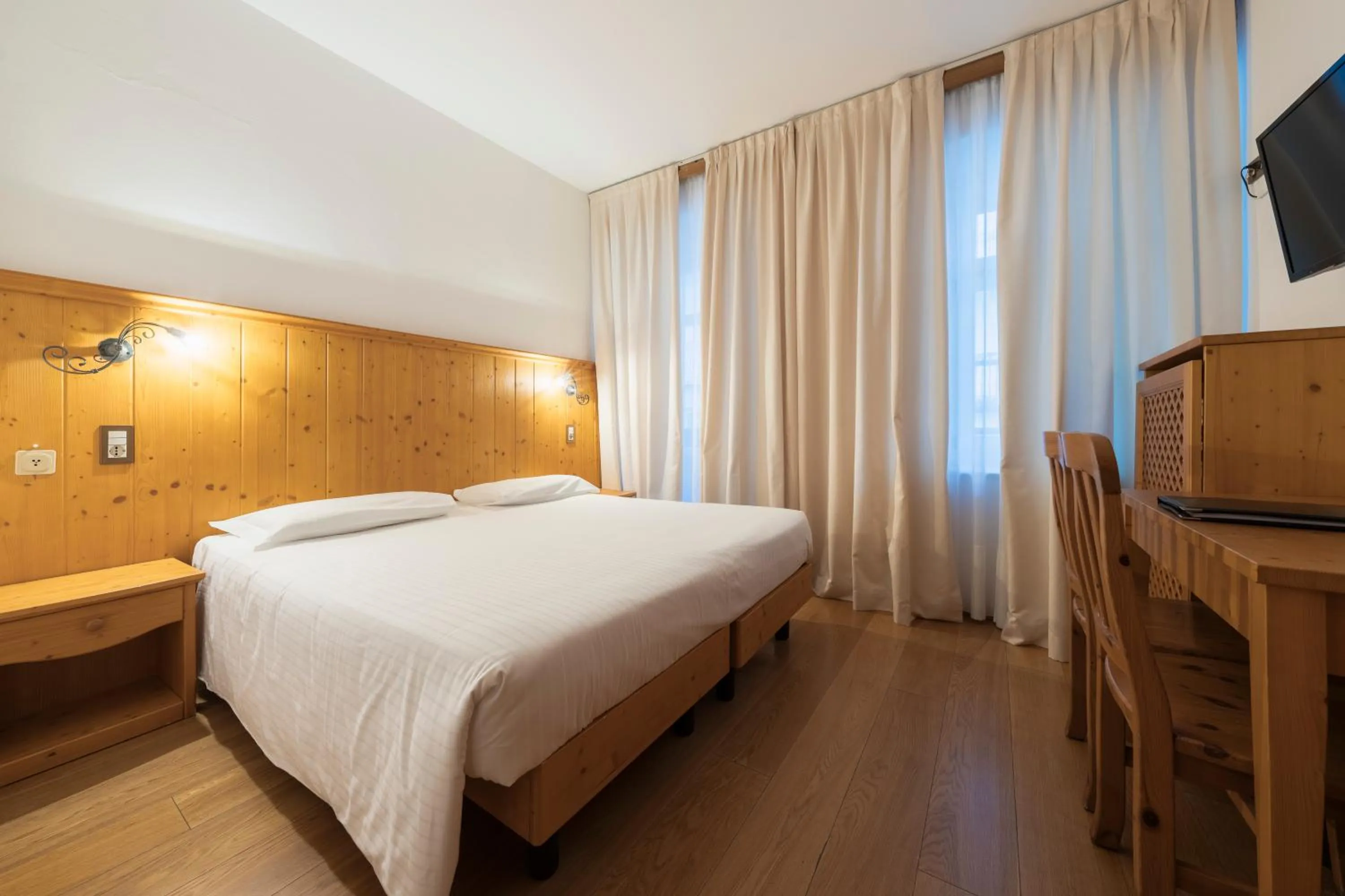 Bedroom, Bed in Hotel Montana