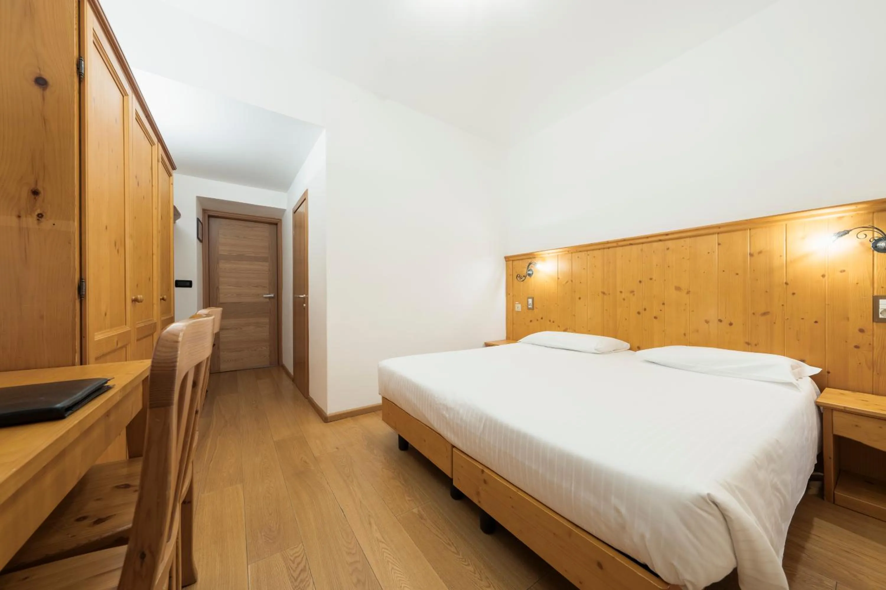 Bedroom, Bed in Hotel Montana