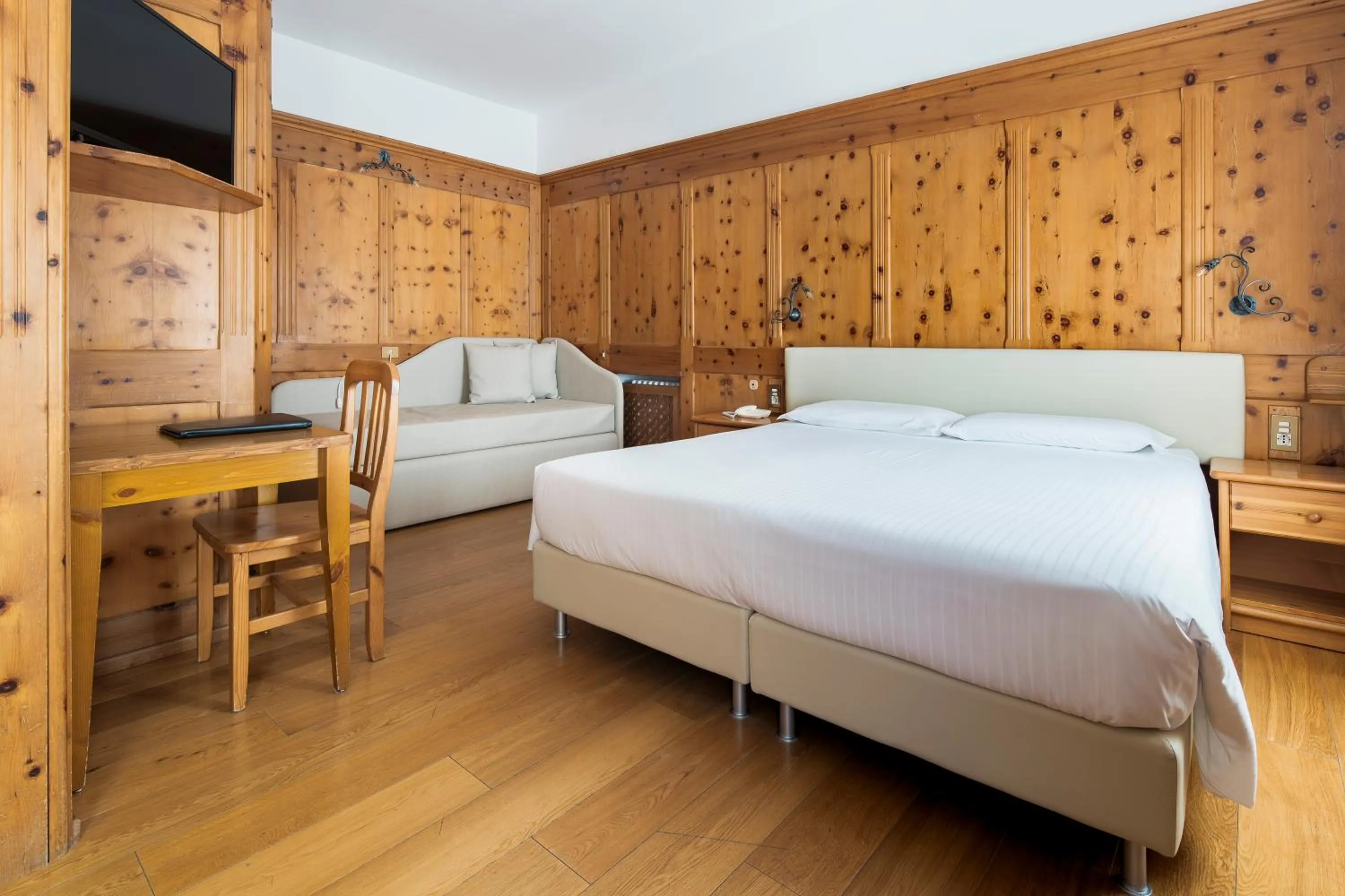 Bedroom, Bed in Hotel Montana