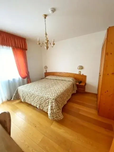 Two Connecting Double or Twin Rooms in Hotel Montana Two Connecting Double or Twin Rooms in Hotel Montana