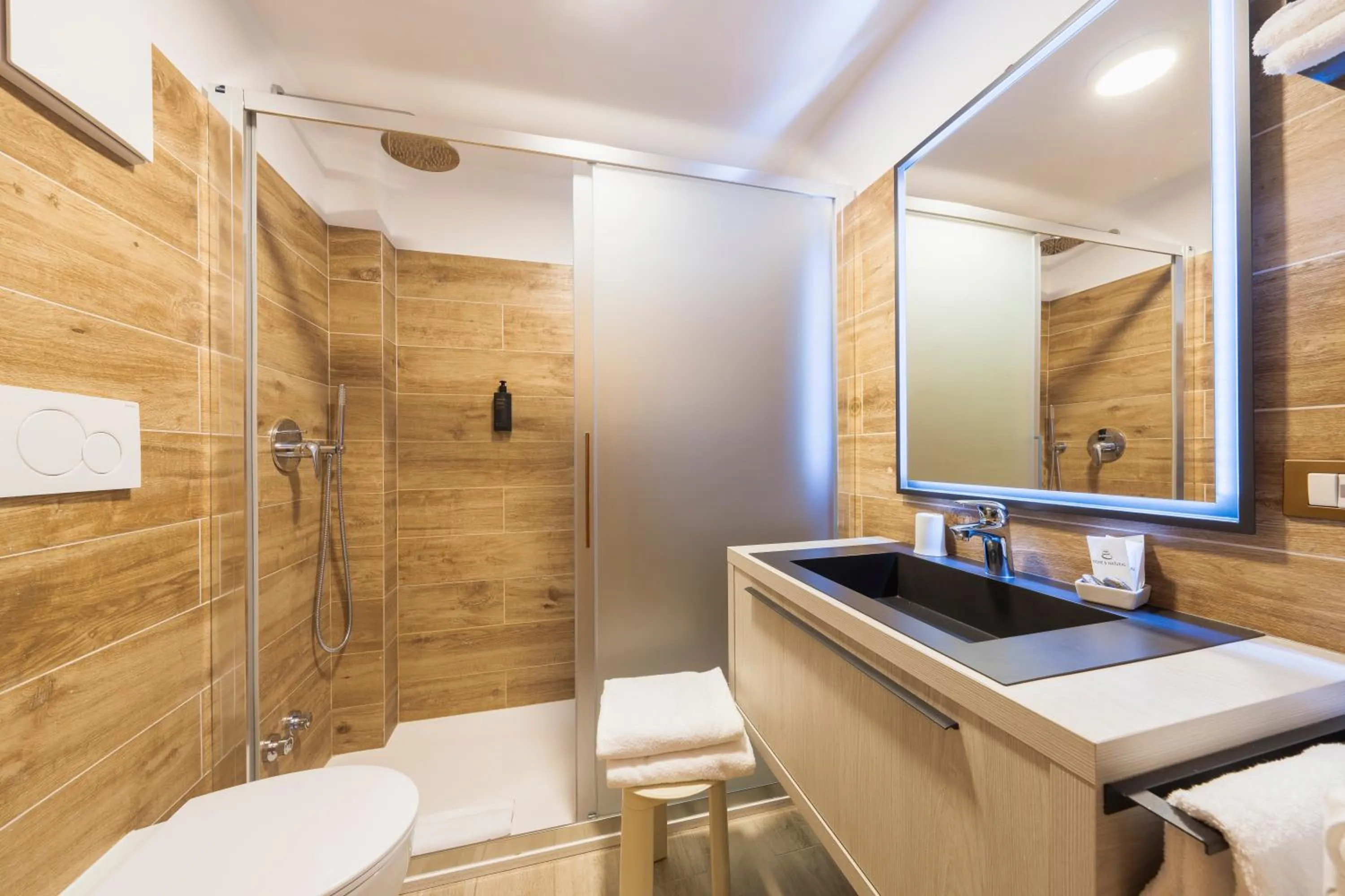 Bathroom in Hotel Montana