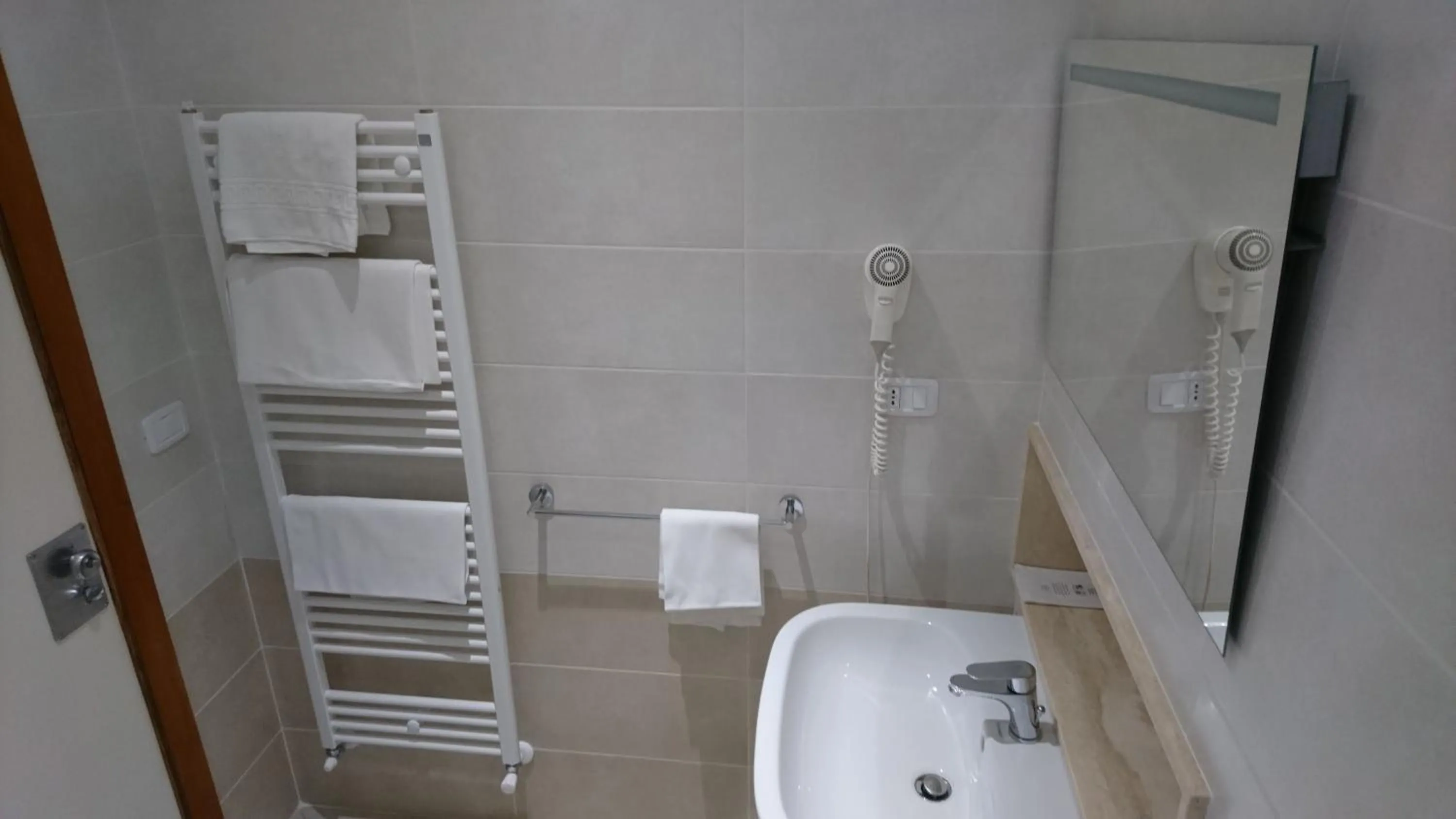 Bathroom in Hotel Holidays