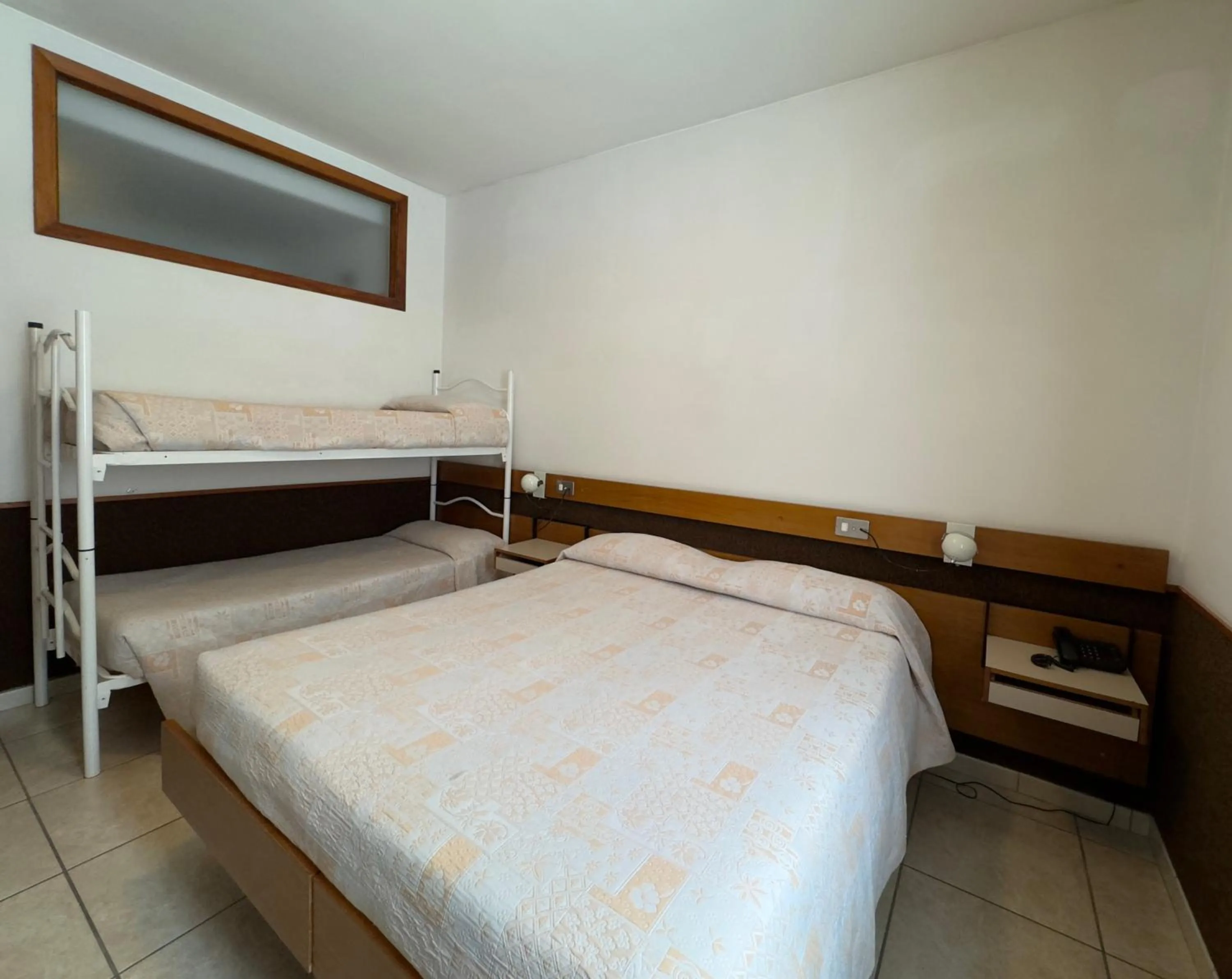 Bedroom, Bed in Hotel Holidays