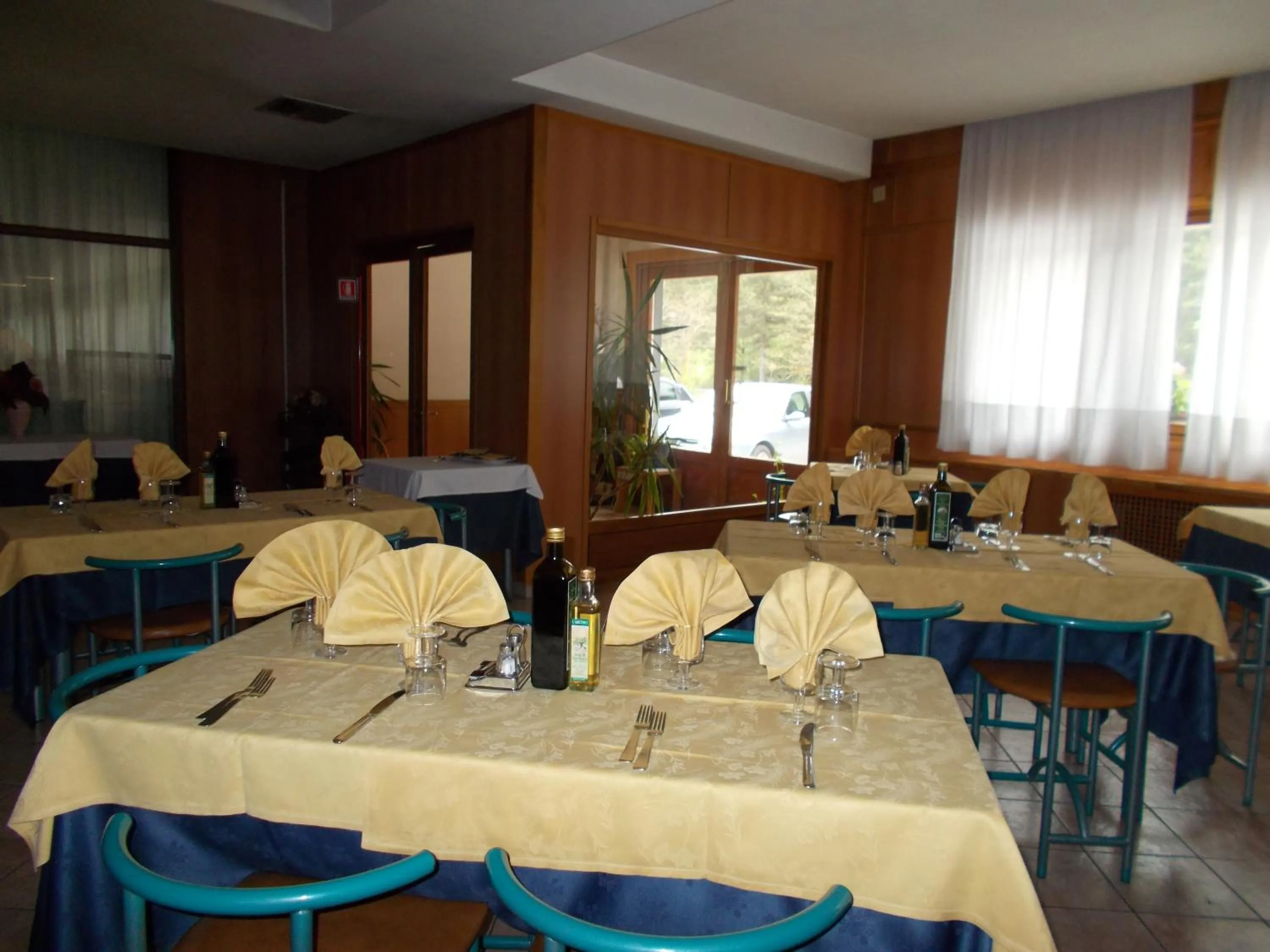 Restaurant/places to eat in Hotel Holidays