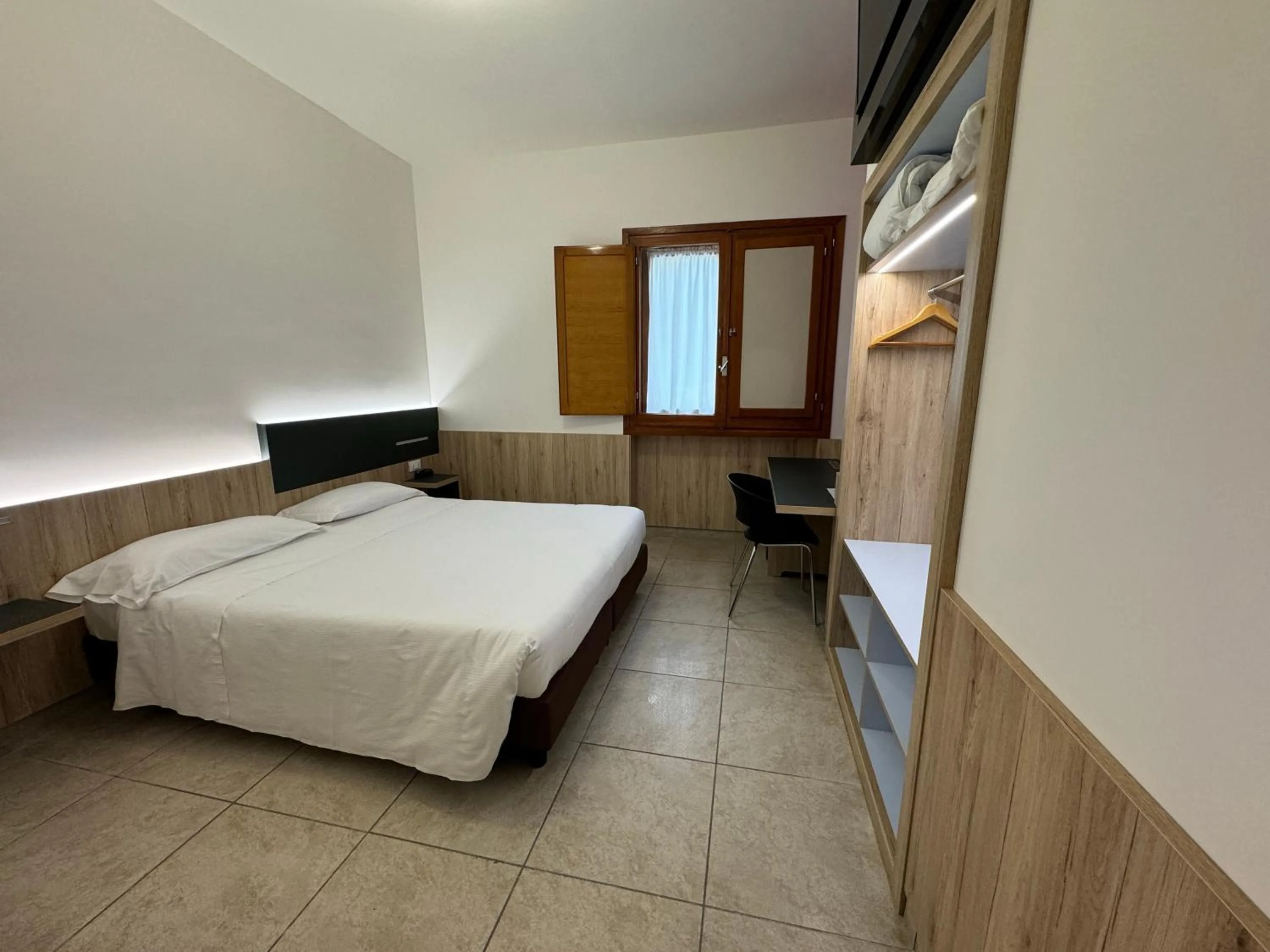 Bedroom, Bed in Hotel Holidays