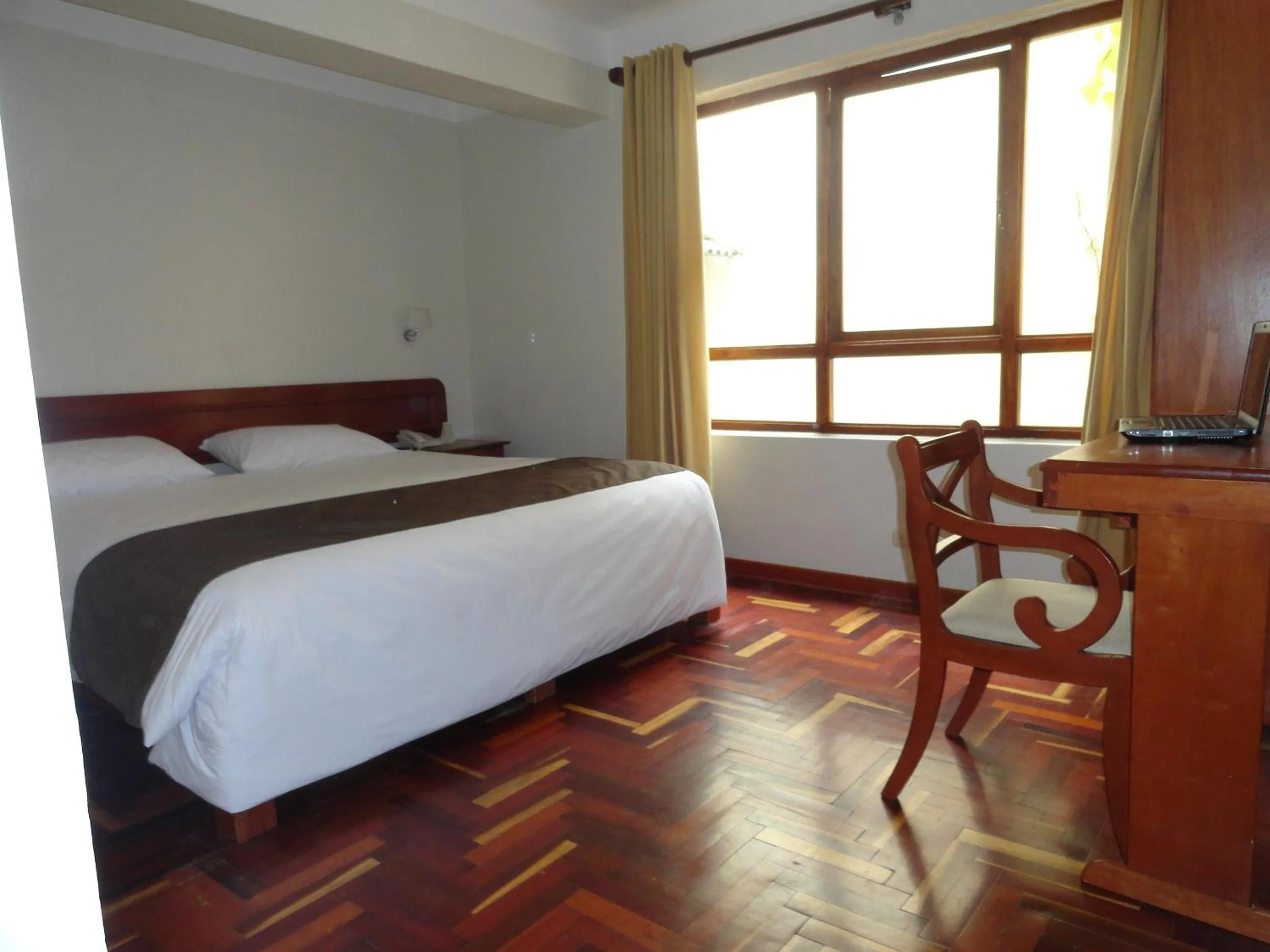 Day, Bed in Emperador Plaza