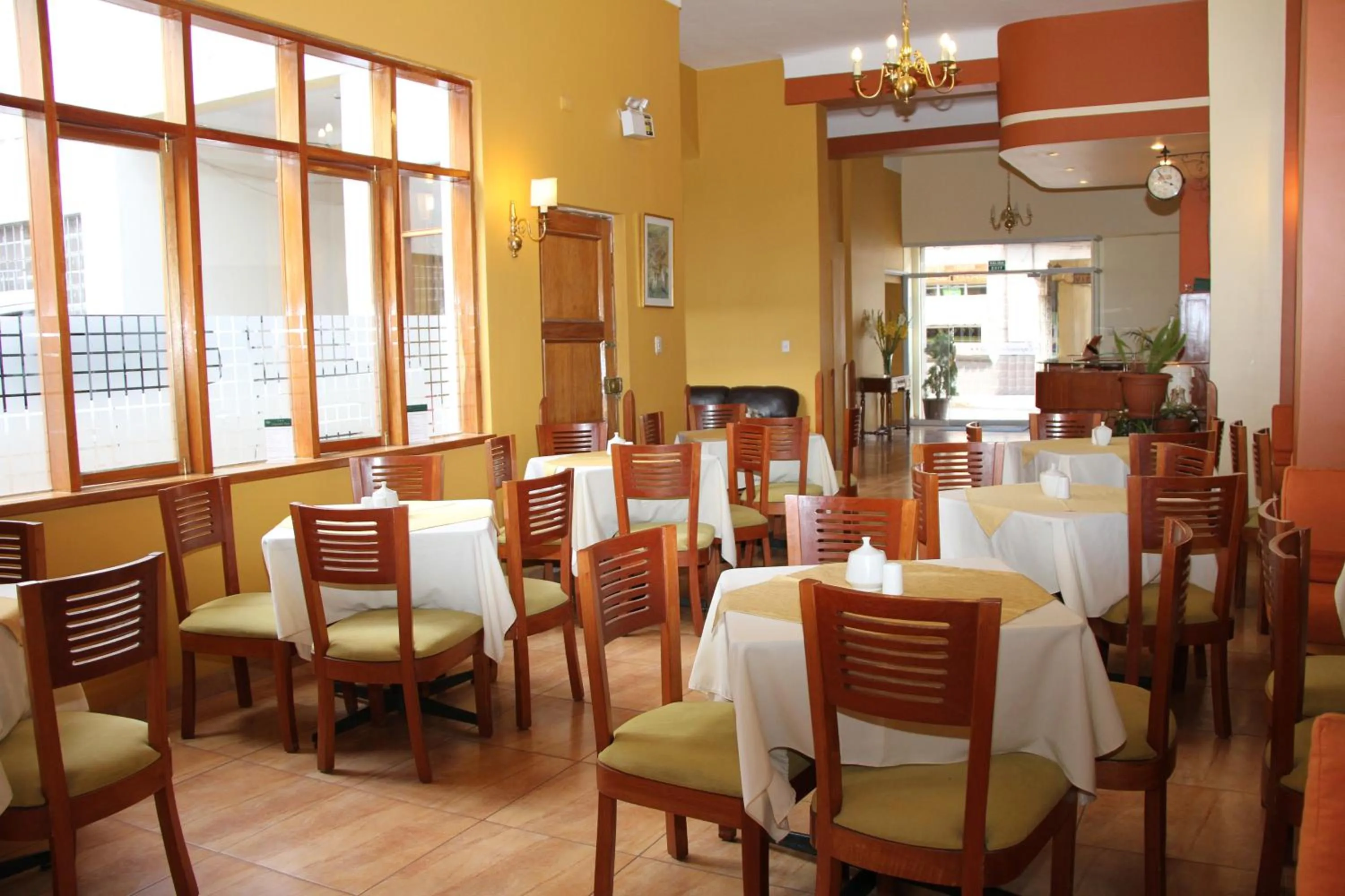 Restaurant/Places to Eat in Emperador Plaza