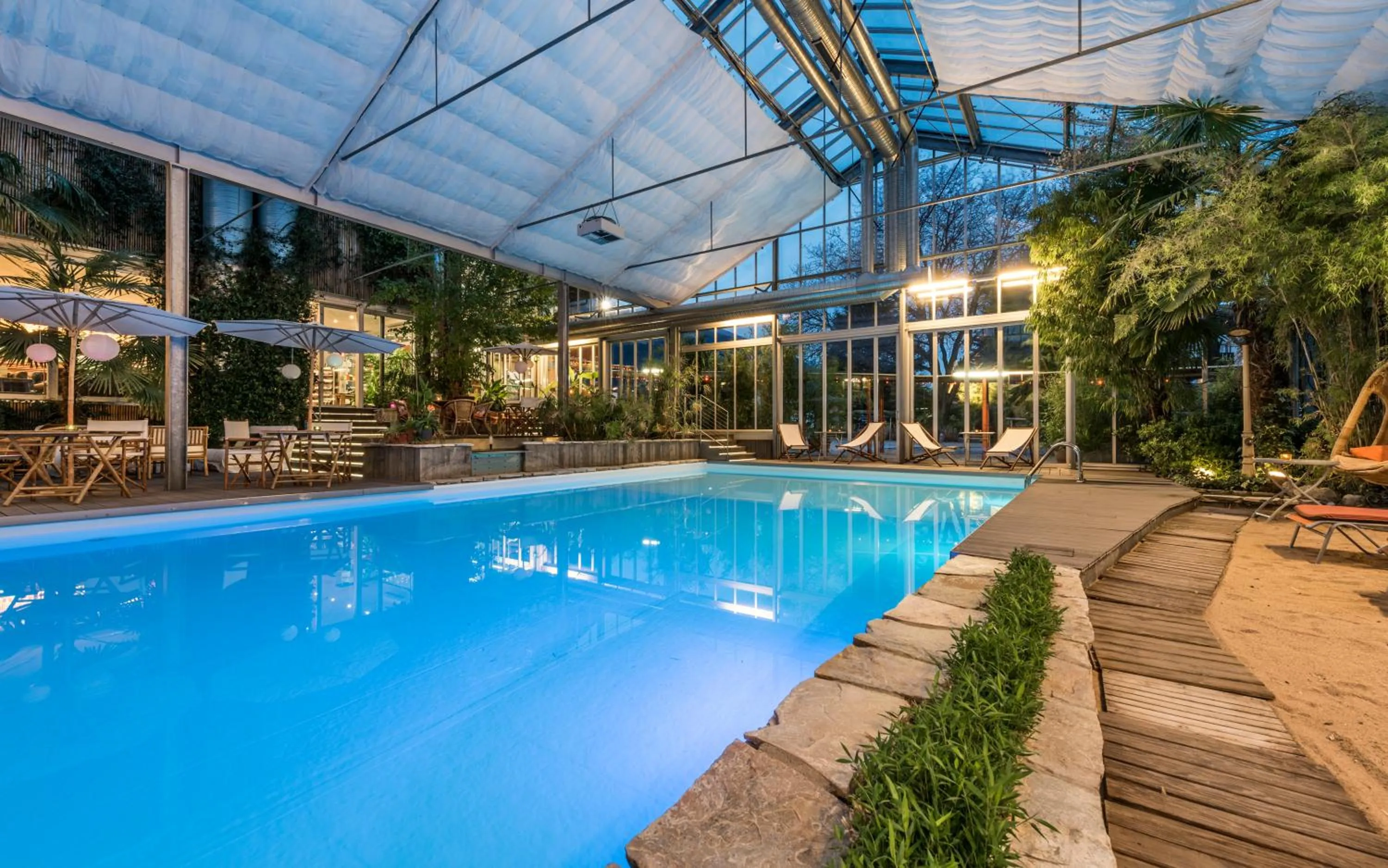 Swimming pool in Hotel Bamboo